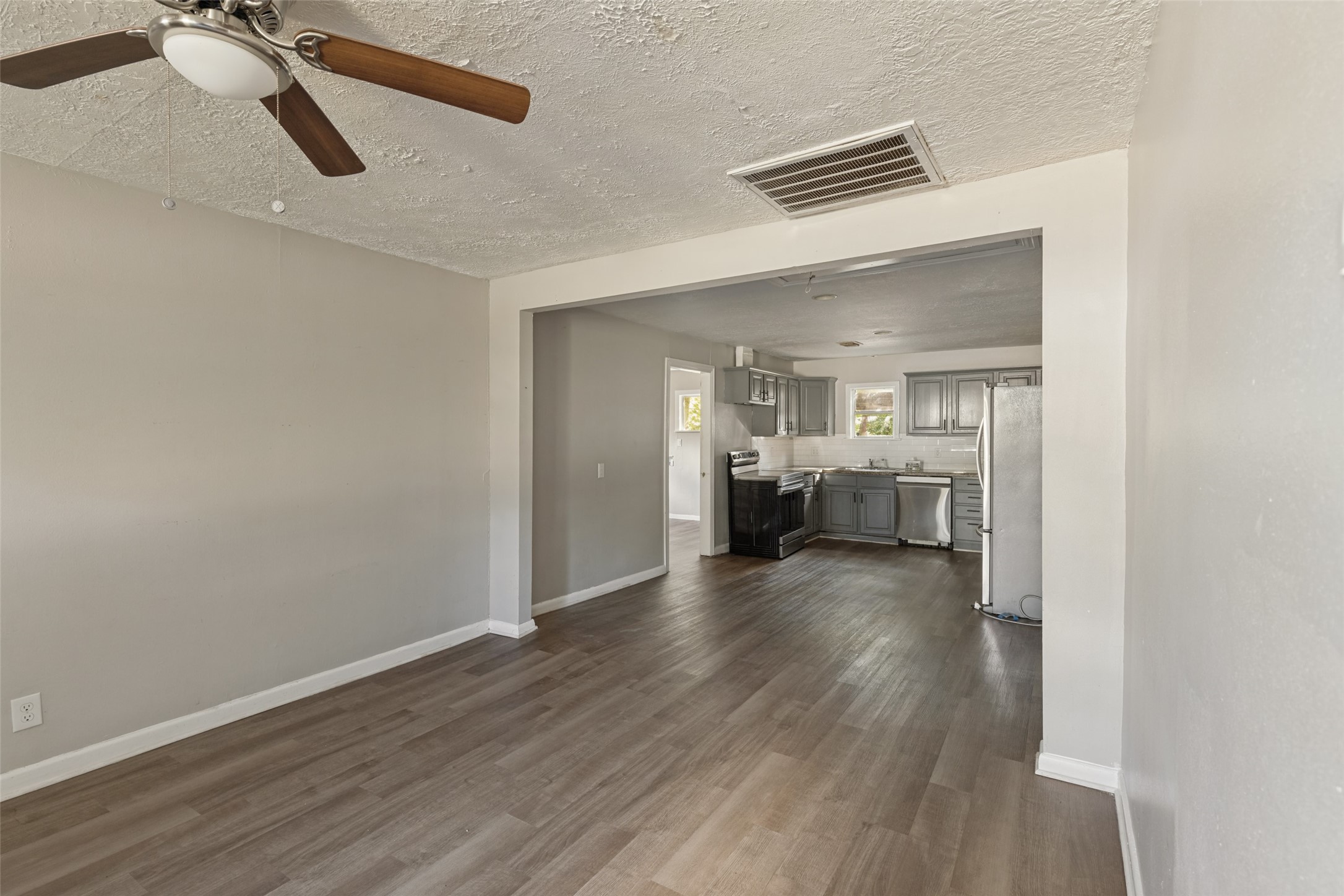 302 14th Street N, Texas City, TX 77590