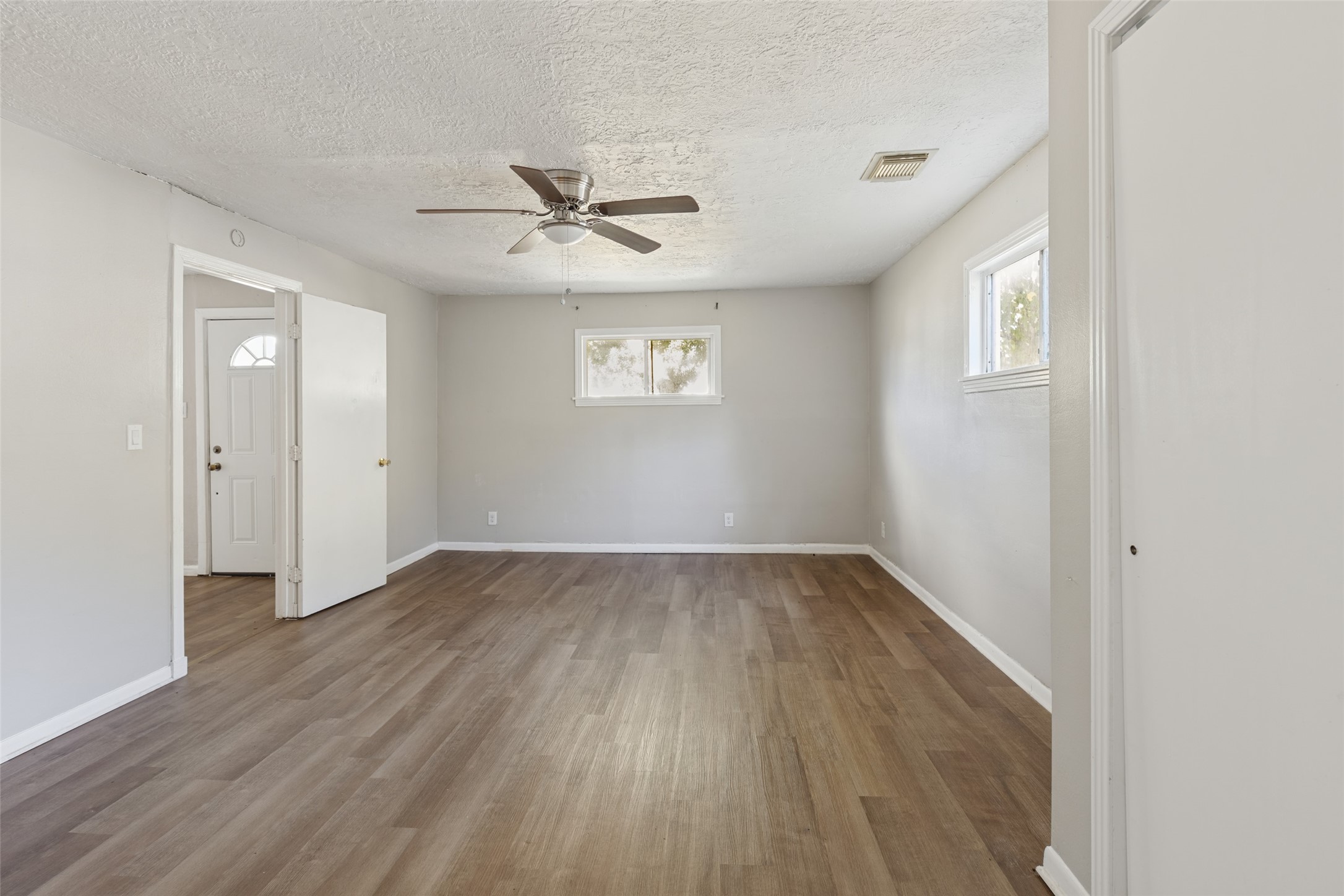 302 14th Street N, Texas City, TX 77590