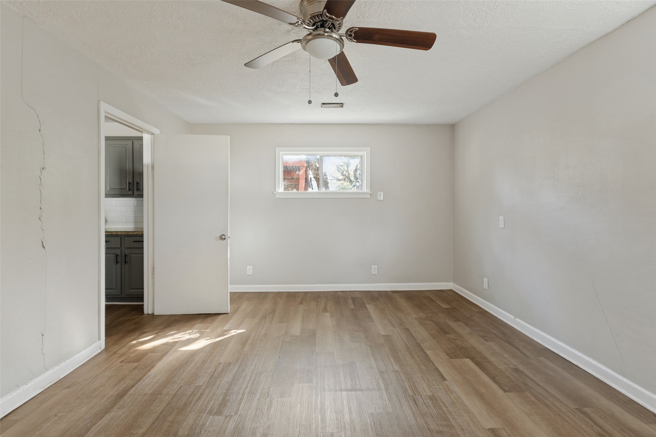 302 14th Street N, Texas City, TX 77590