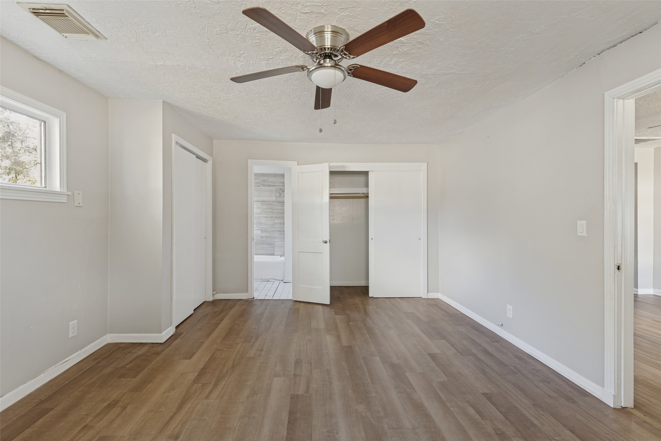 302 14th Street N, Texas City, TX 77590