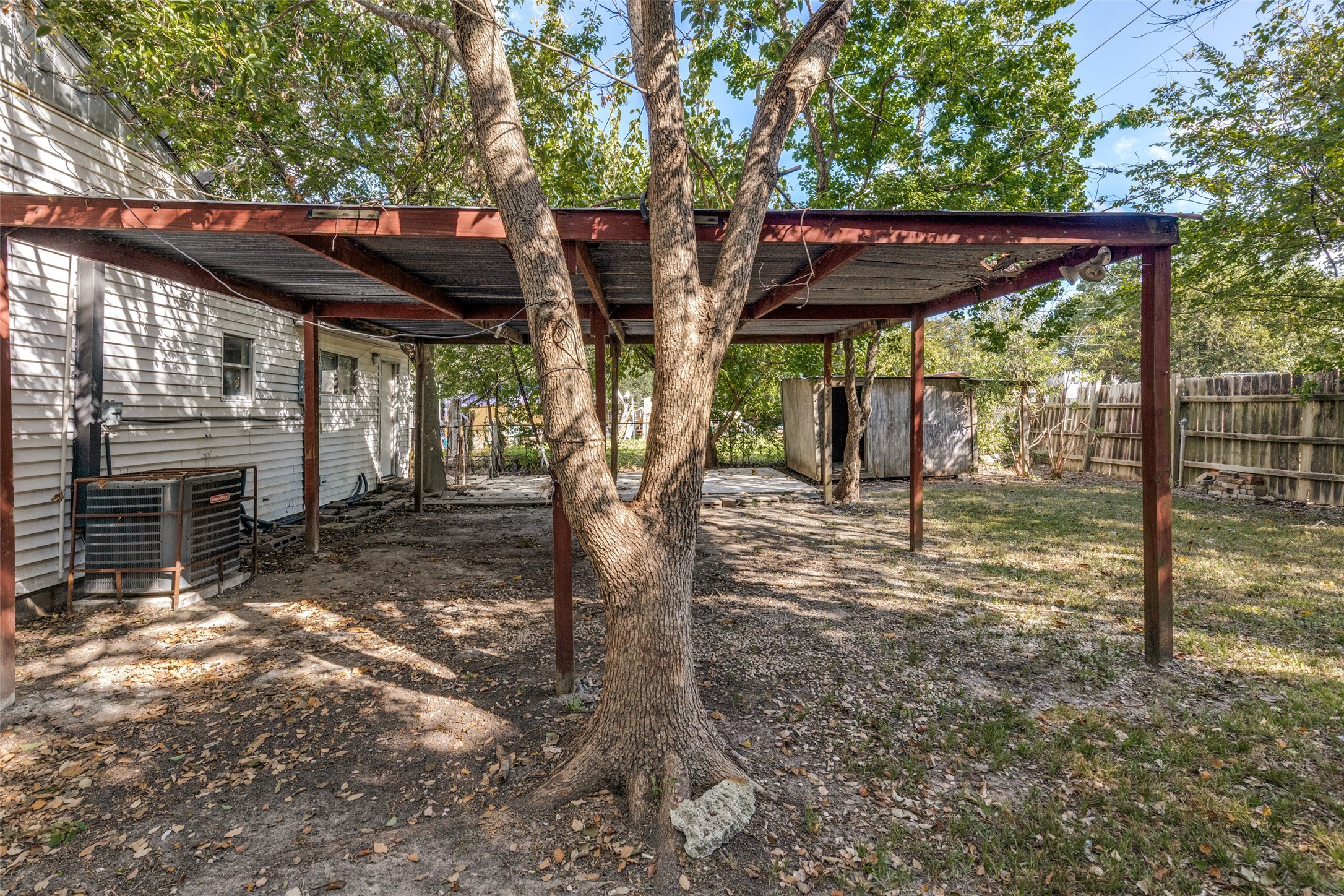302 14th Street N, Texas City, TX 77590