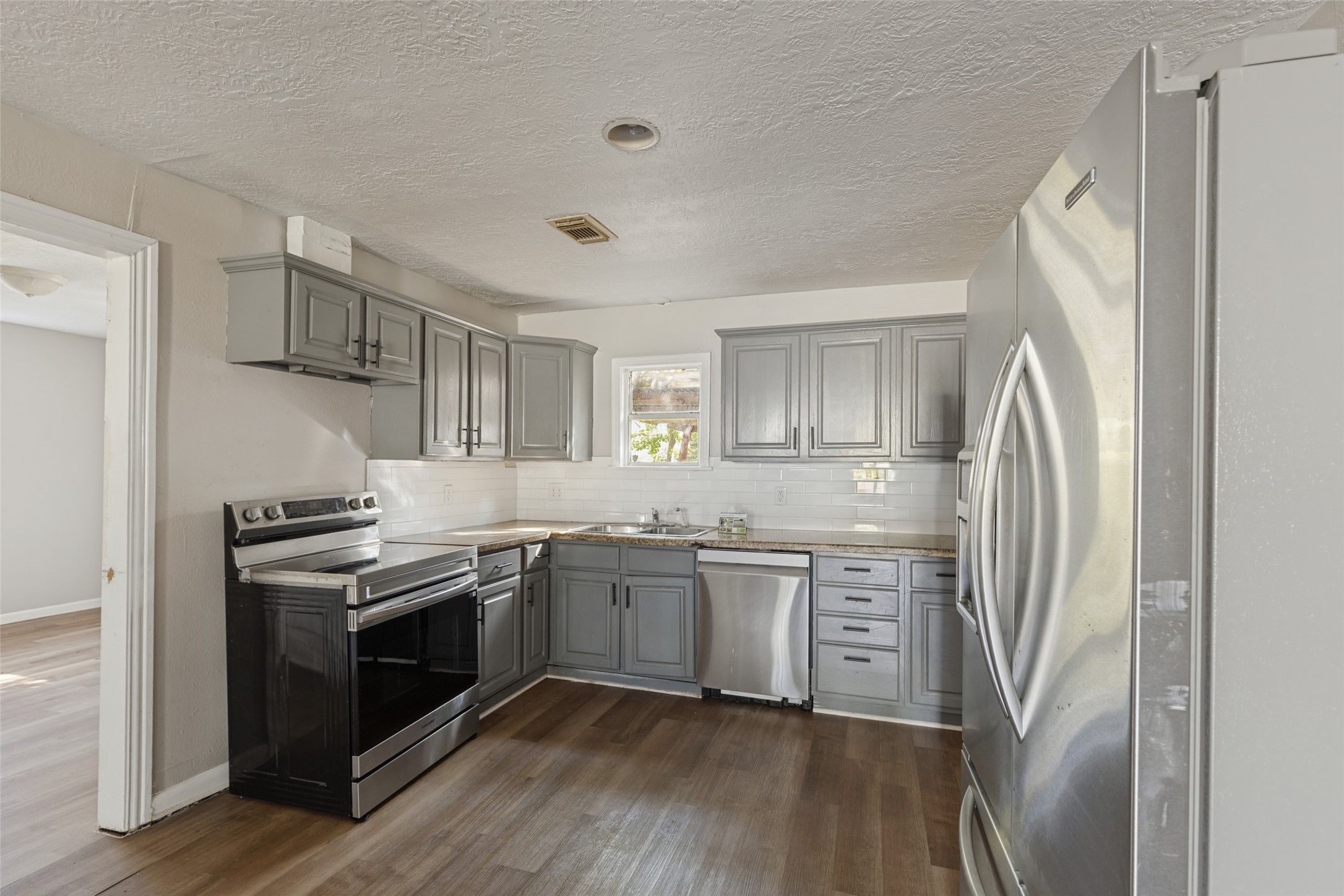 302 14th Street N, Texas City, TX 77590