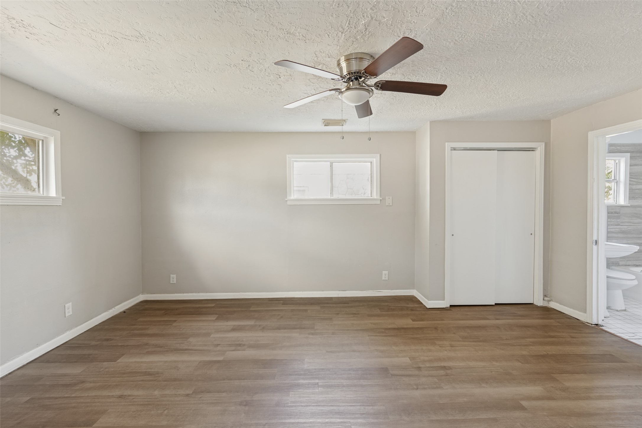 302 14th Street N, Texas City, TX 77590