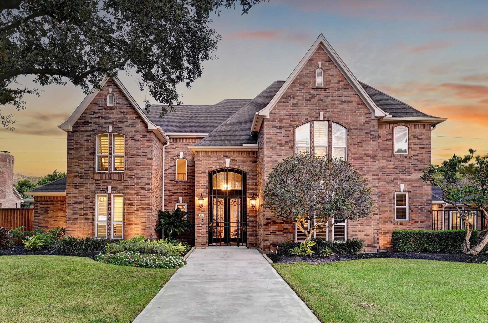 919 Bayou Parkway, Houston, TX 77077 919 Bayou Parkway, Houston, TX 77077