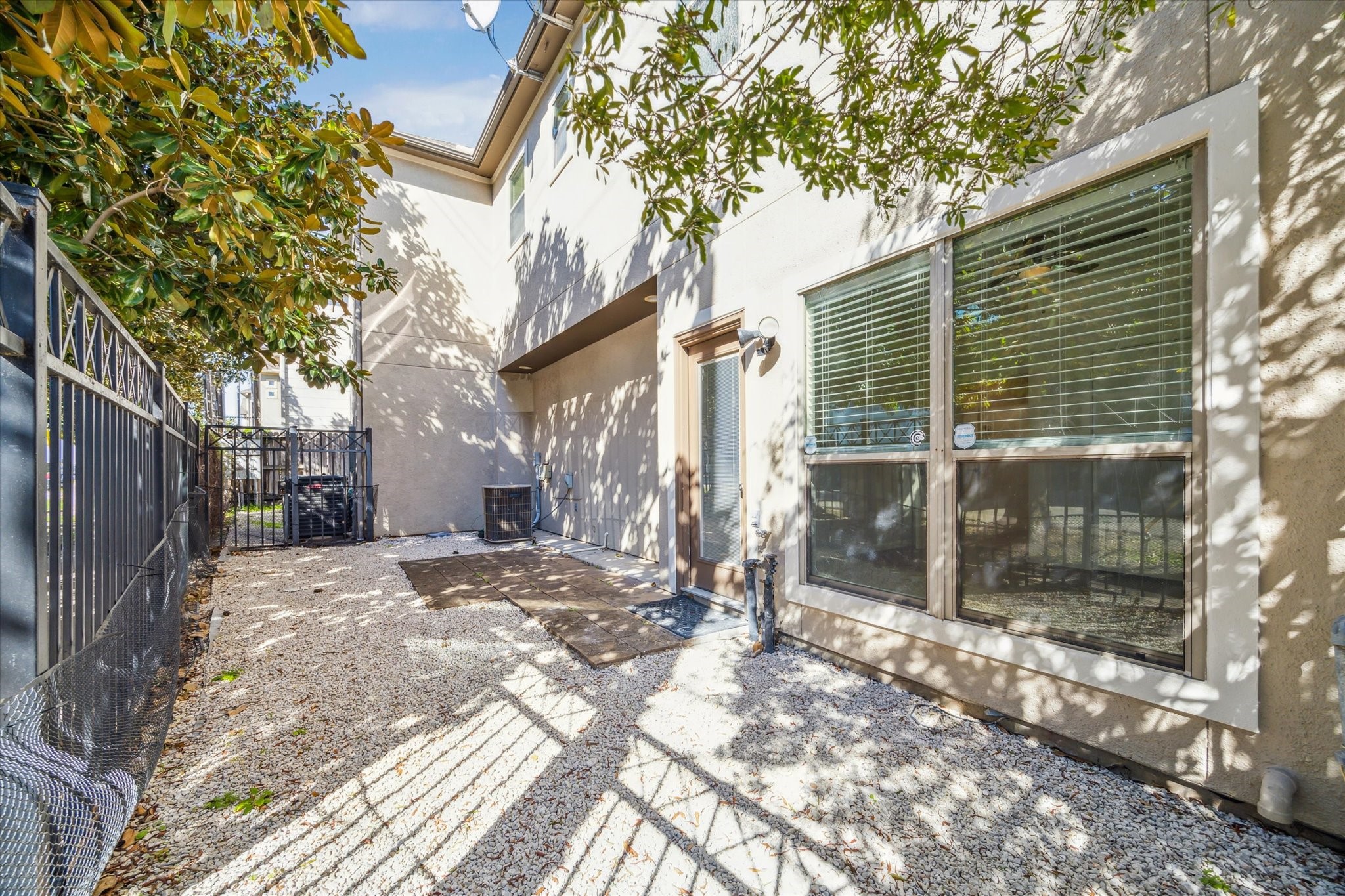 Here is your fully fenced in patio space!