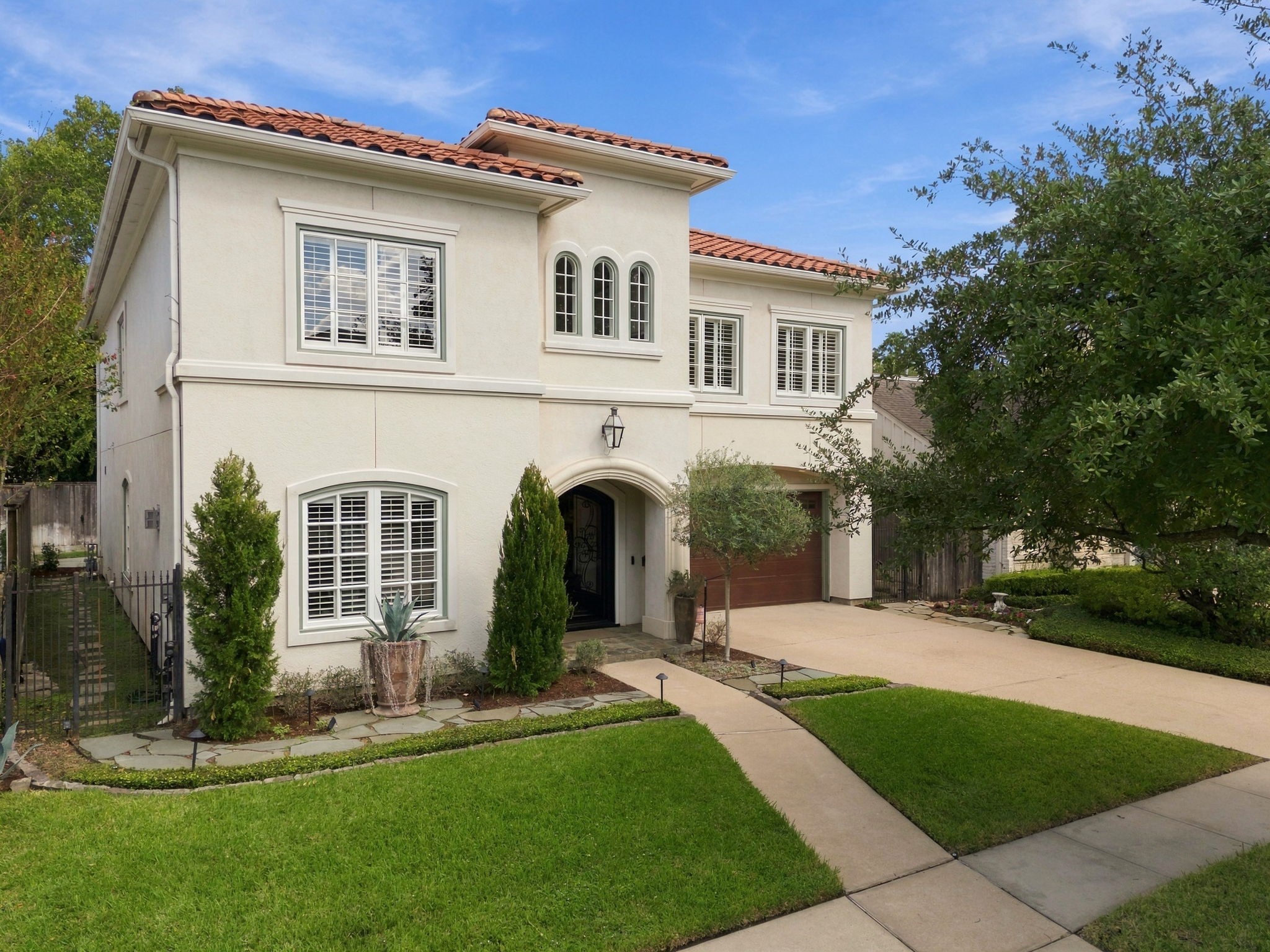 2826 Robinhood Street, West University Place, TX 77005