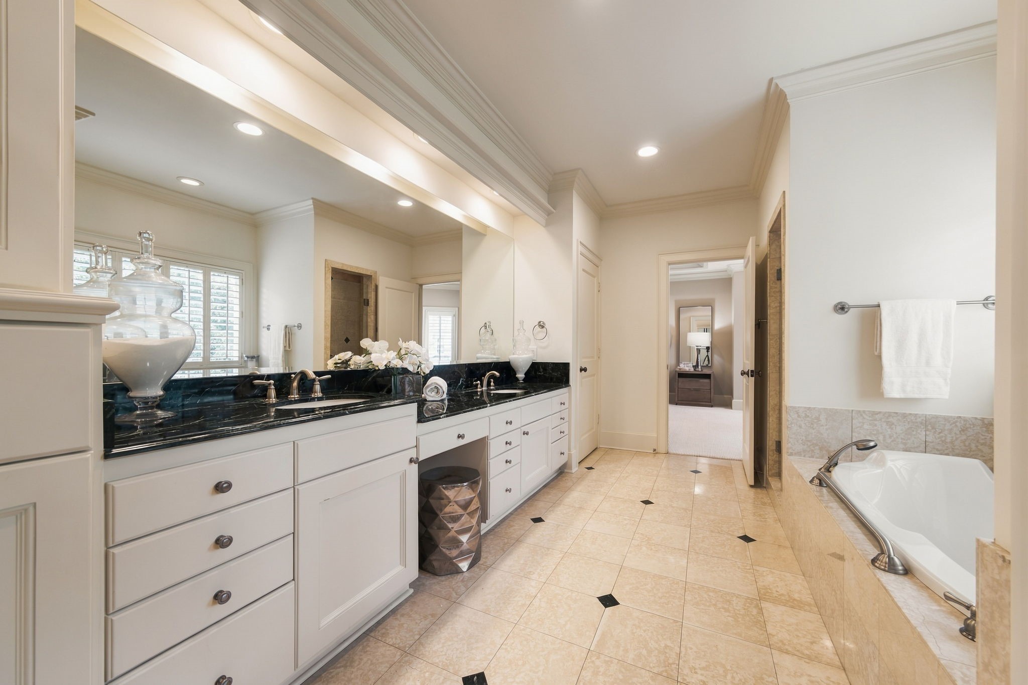 2826 Robinhood Street, West University Place, TX 77005