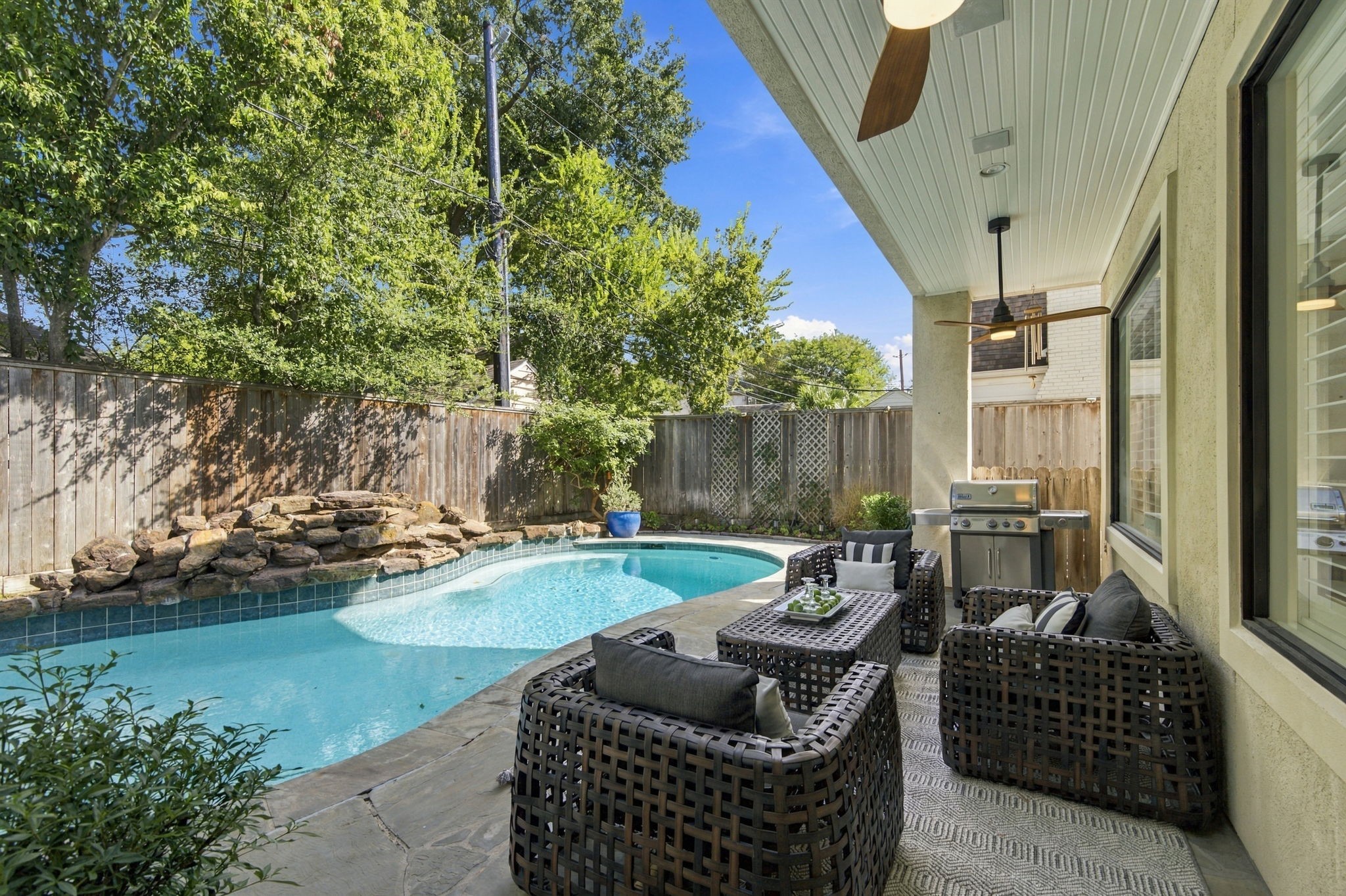 2826 Robinhood Street, West University Place, TX 77005