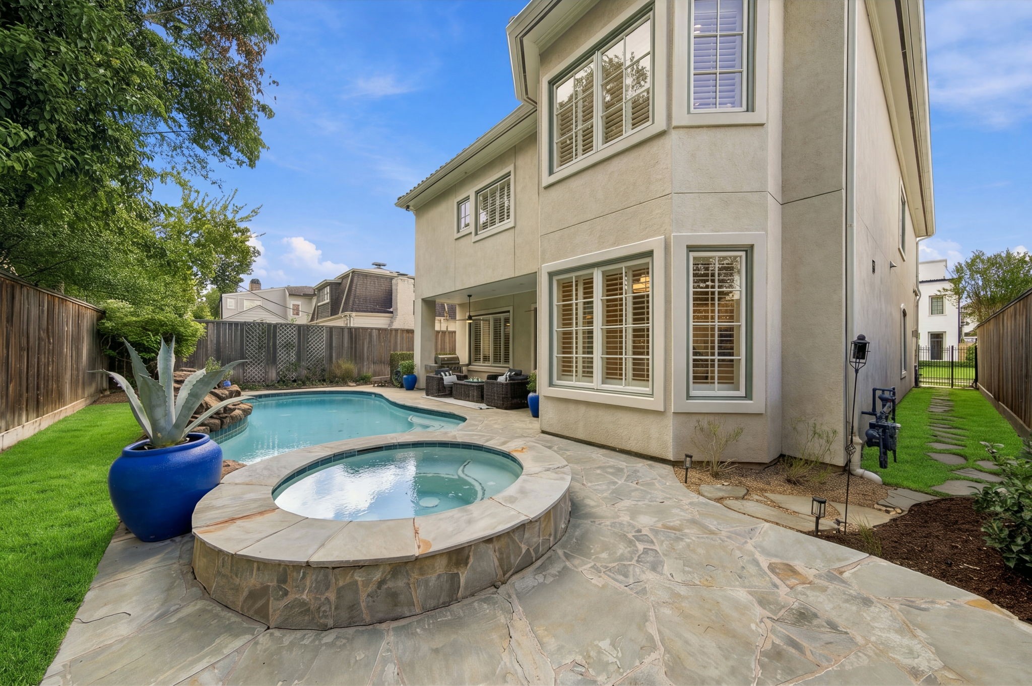 2826 Robinhood Street, West University Place, TX 77005