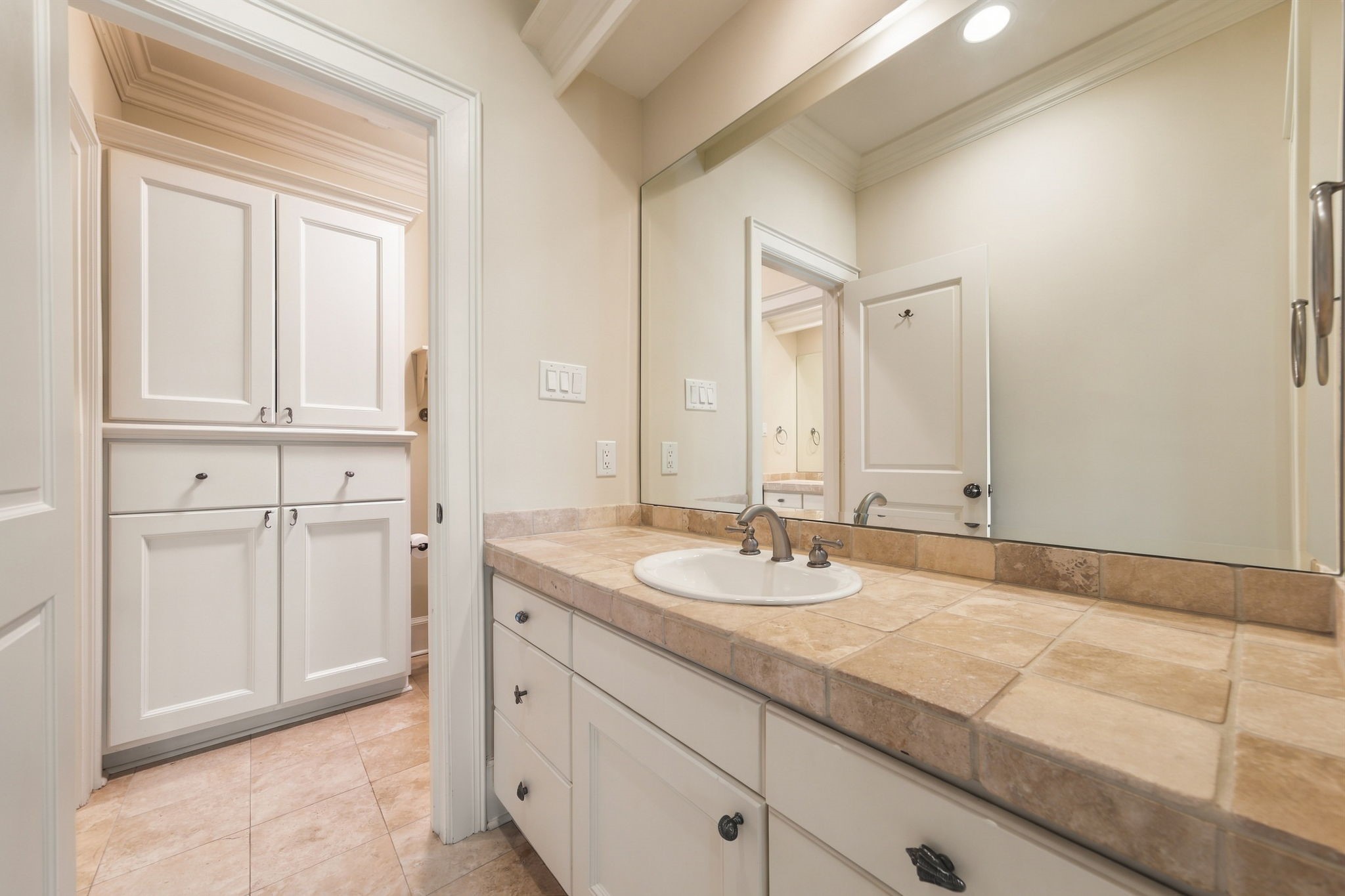 2826 Robinhood Street, West University Place, TX 77005