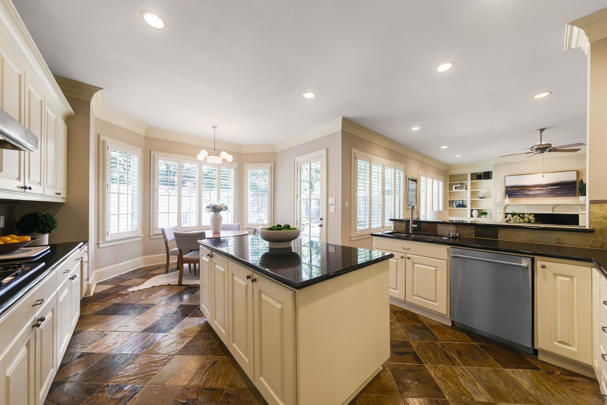2826 Robinhood Street, West University Place, TX 77005