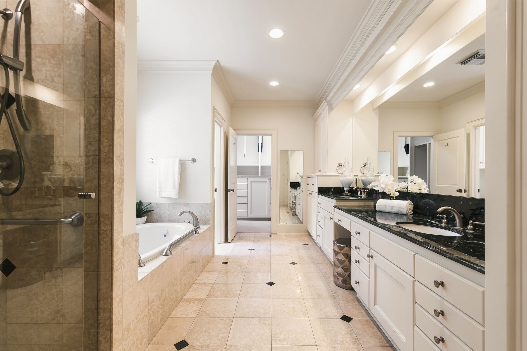 2826 Robinhood Street, West University Place, TX 77005 2826 Robinhood Street, West University Place, TX 77005