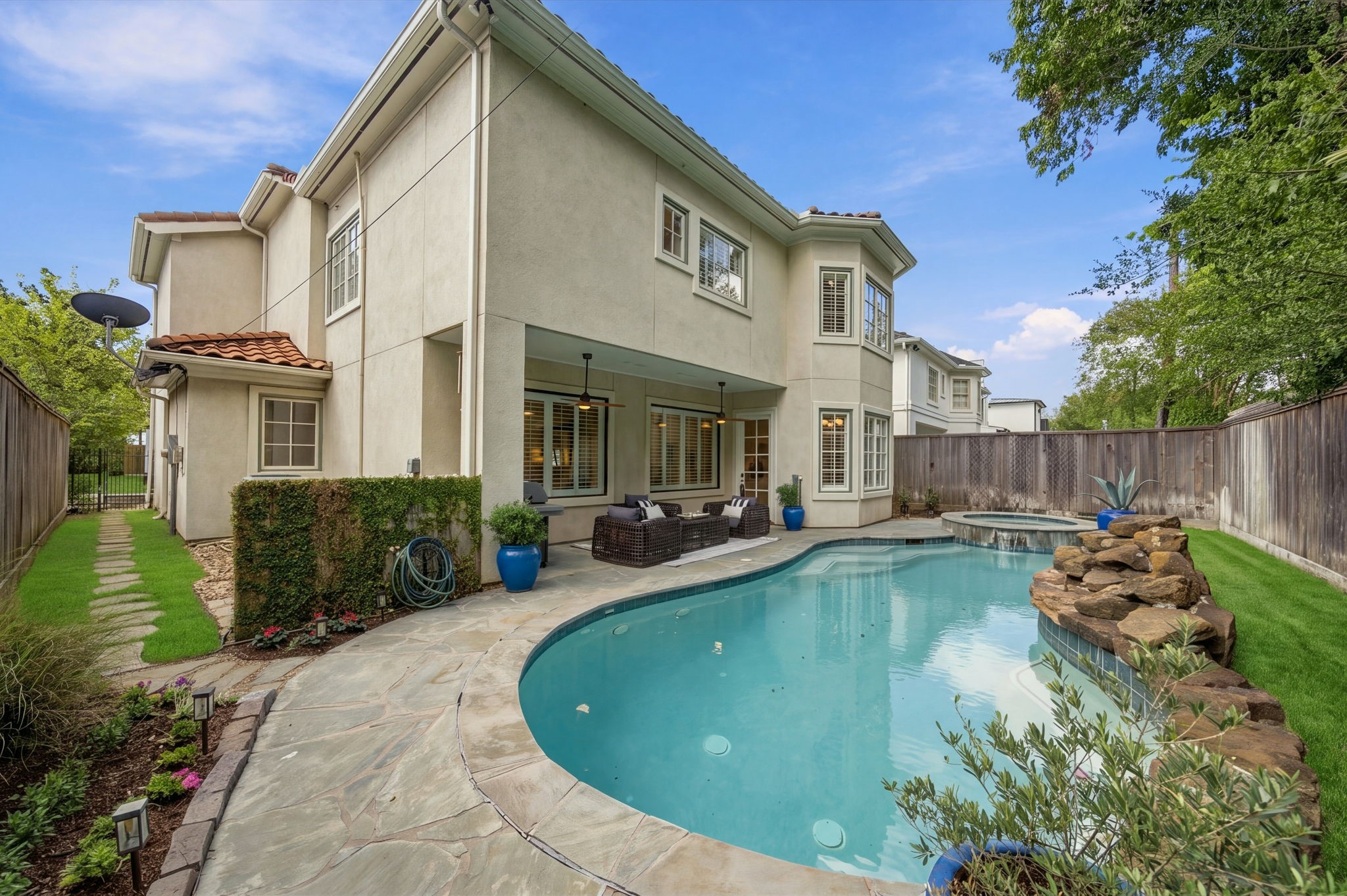 2826 Robinhood Street, West University Place, TX 77005