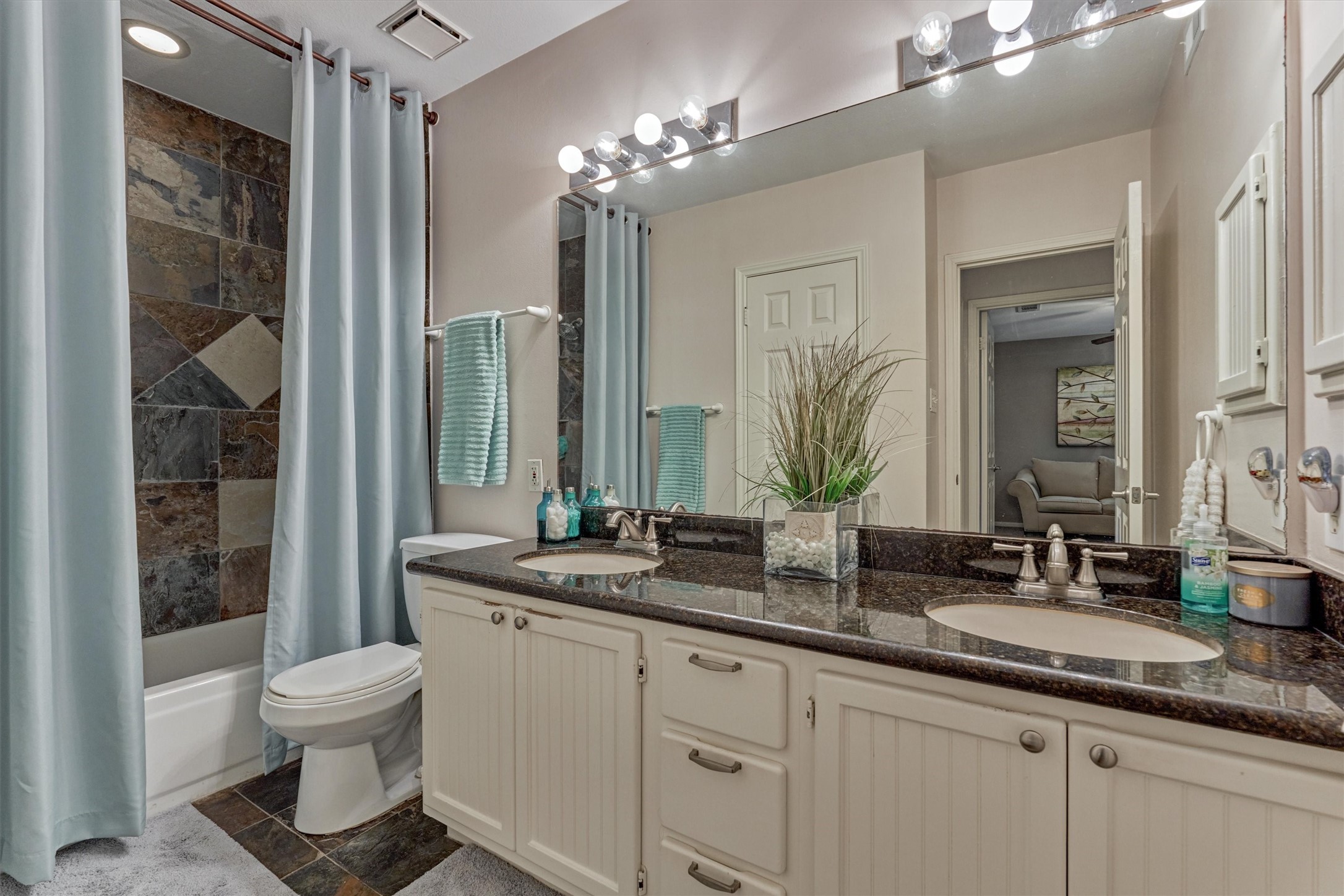 26 Twisted Birch, The Woodlands, TX 77381