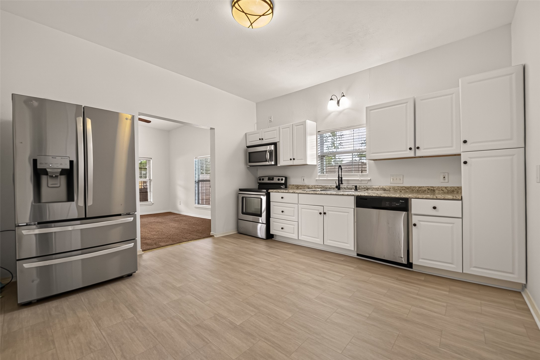 1511 W Dumble Street, Alvin, TX 77511