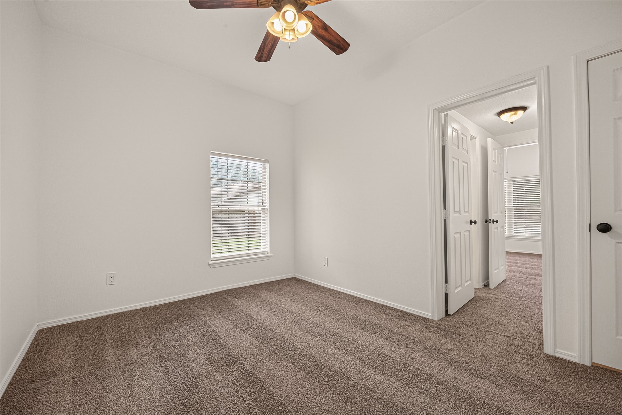 1511 W Dumble Street, Alvin, TX 77511