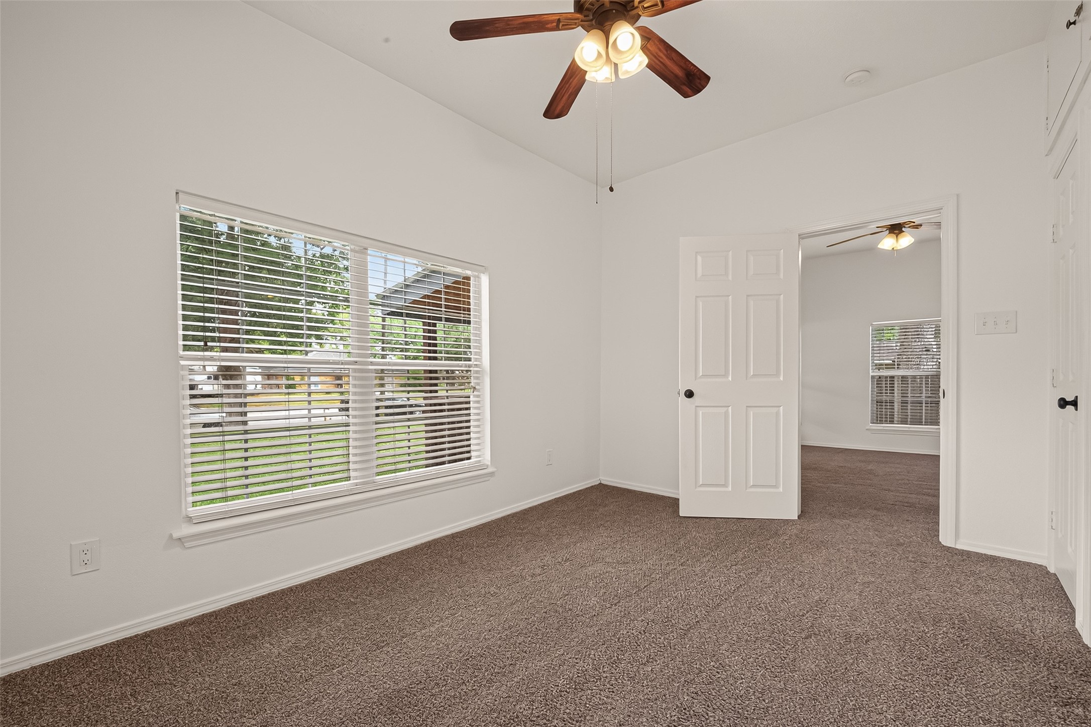 1511 W Dumble Street, Alvin, TX 77511