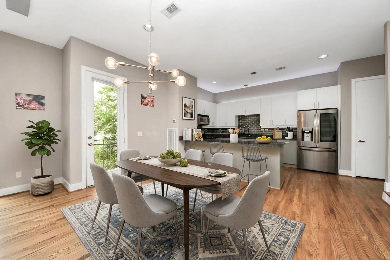 **Virtually staged dining area
