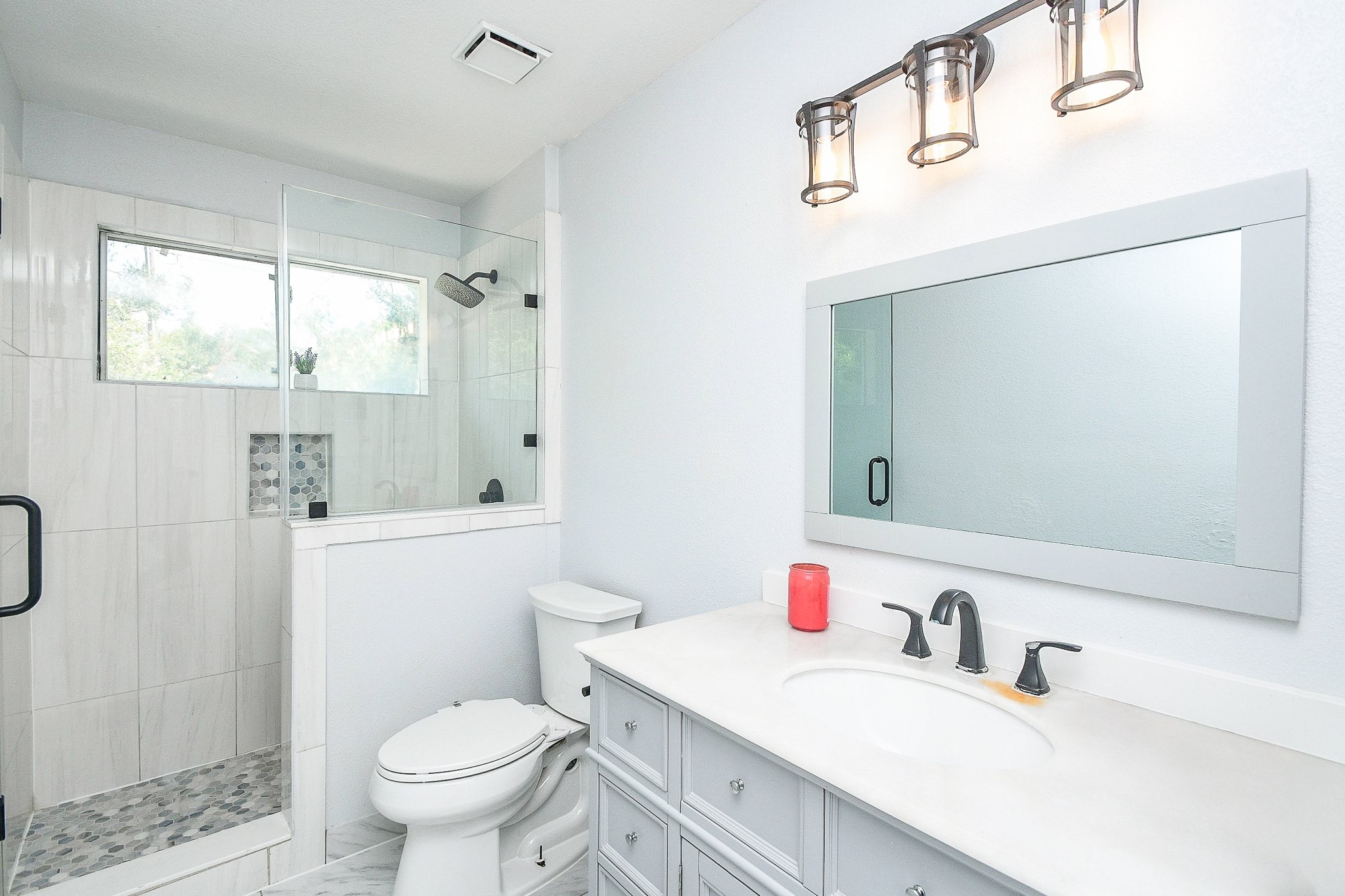 Secondary bathroom located on 2nd floor
