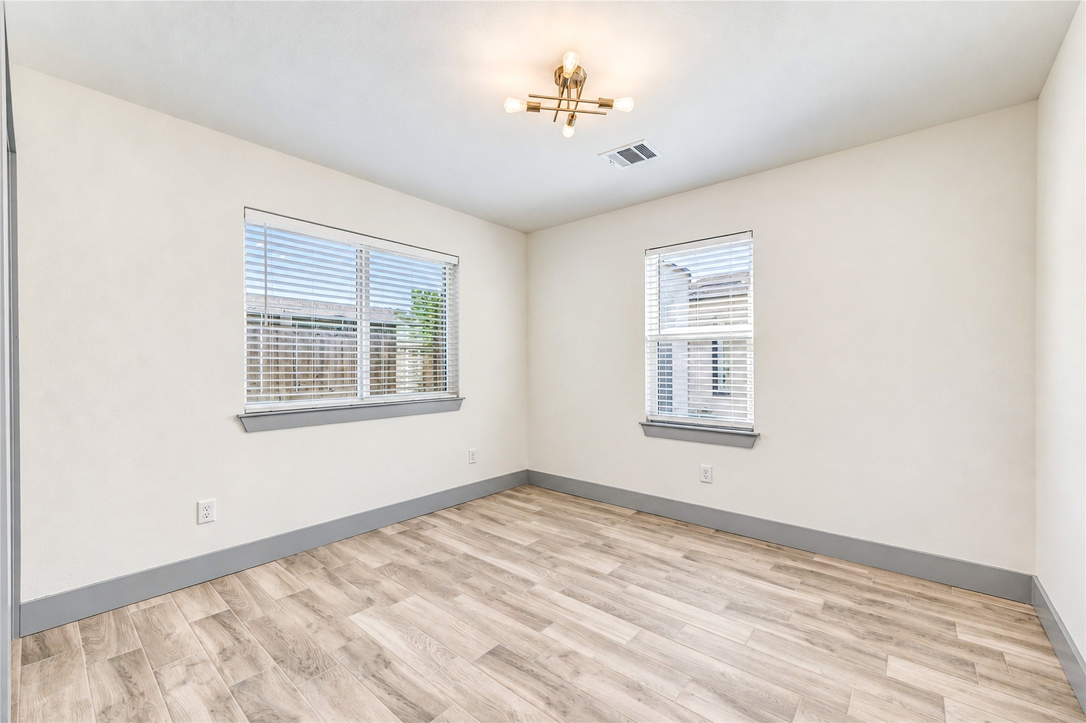Second bedroom with space for a Queen size bed.