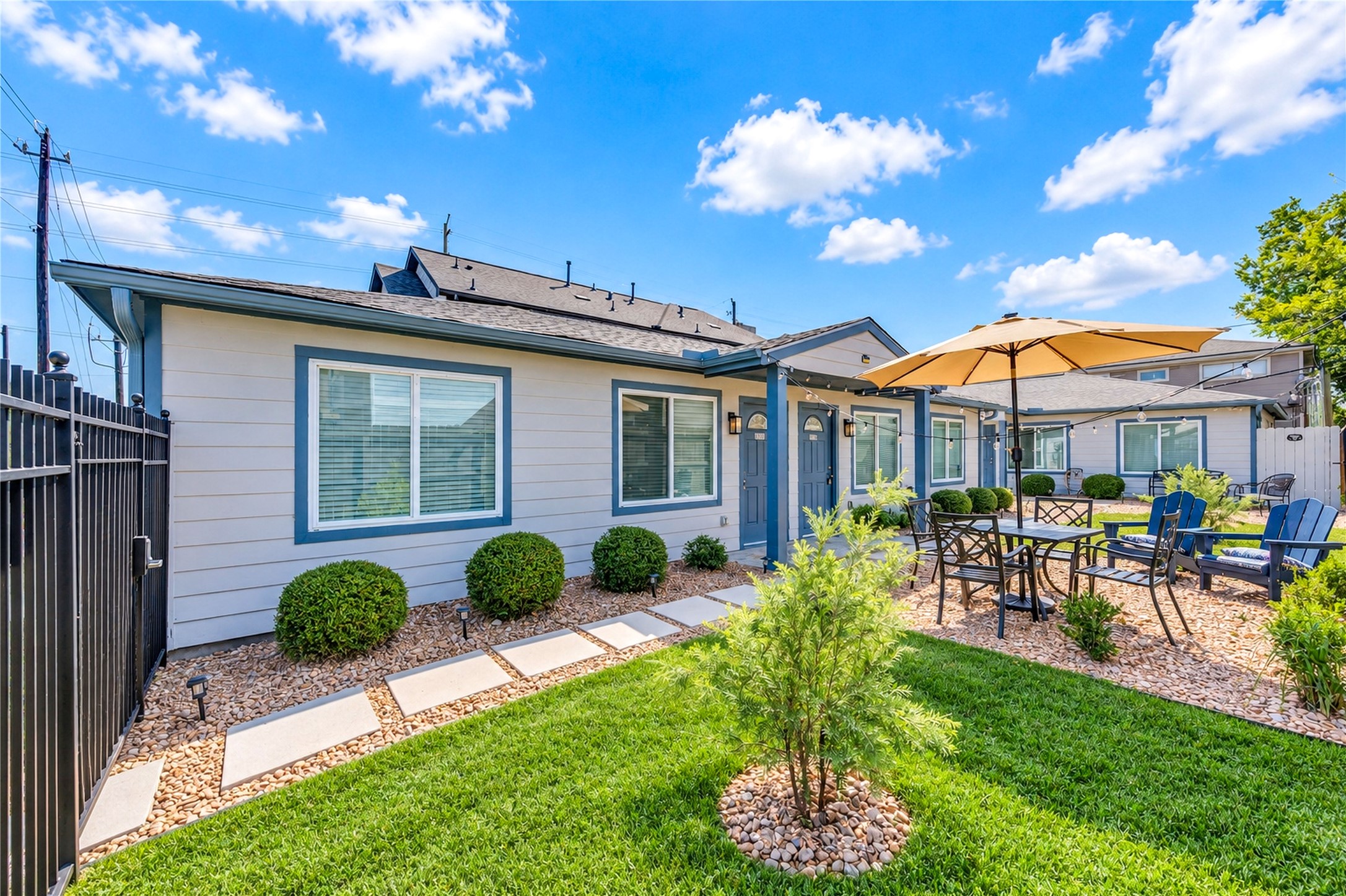 Gorgeous fully renovated duplex ready for you. Gorgeous fully renovated duplex ready for you.