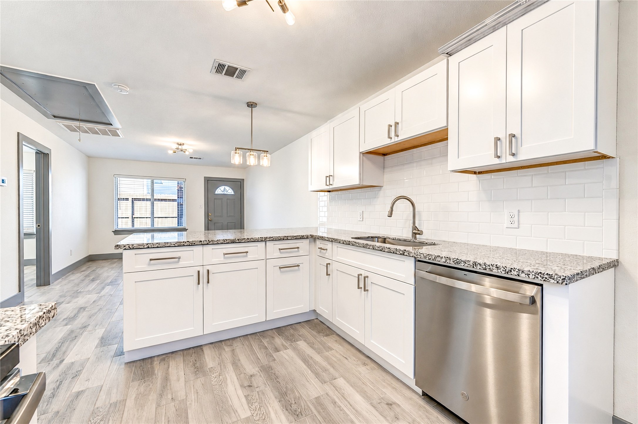 Amazing NEW kitchen with everything you need. Amazing NEW kitchen with everything you need.