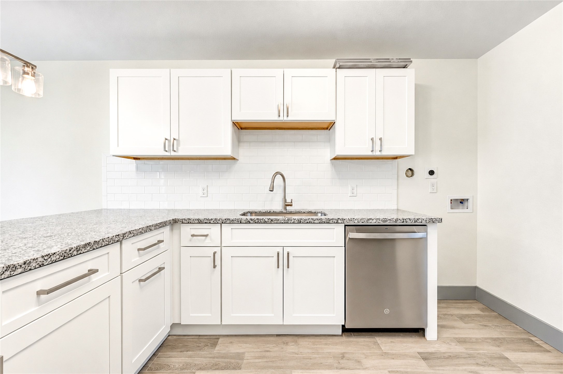 Another view of this NICE kitchen. Another view of this NICE kitchen.