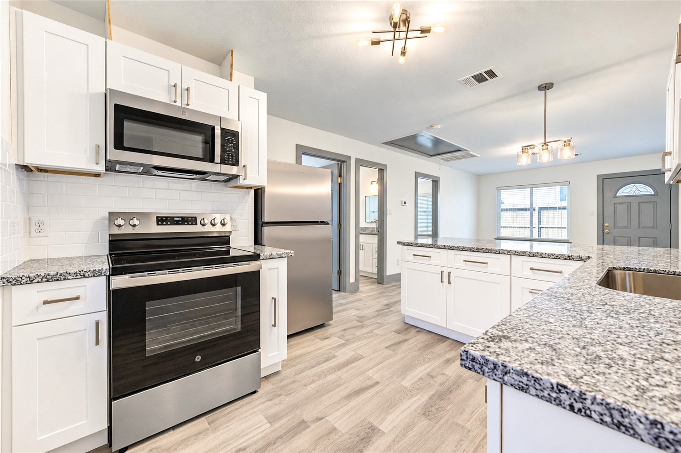 Be the first one to use this NEW beautiful kitchen. Be the first one to use this NEW beautiful kitchen.