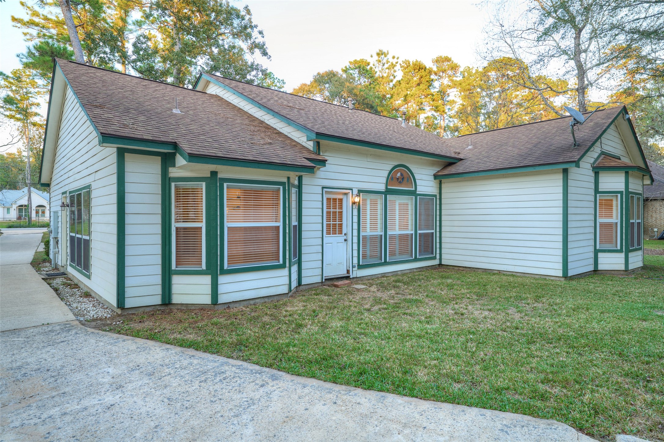 12 Timber Lane, Conroe, TX 77384