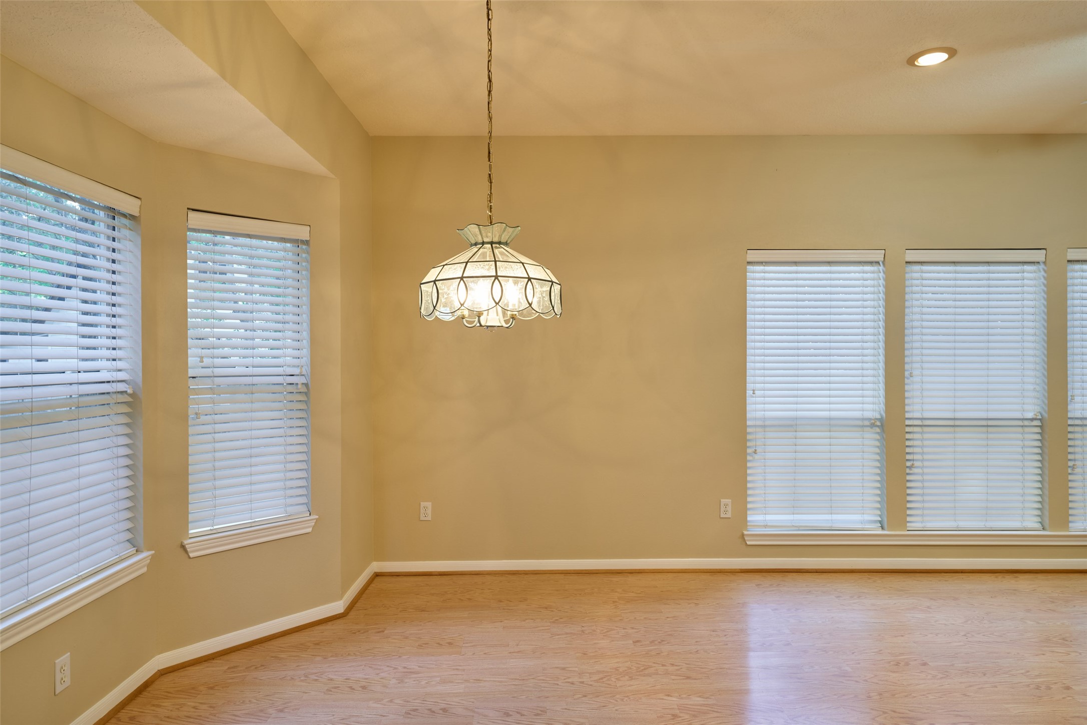 12 Timber Lane, Conroe, TX 77384