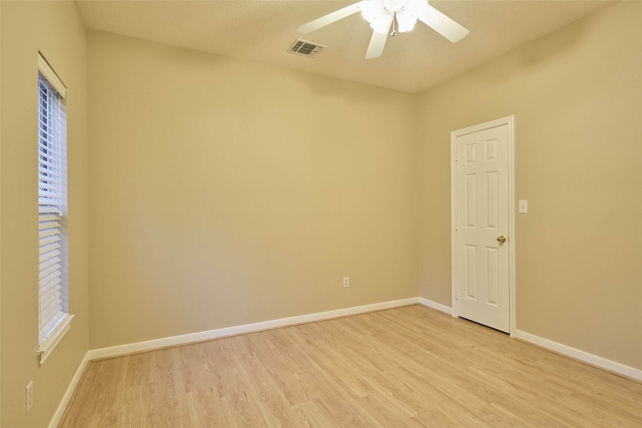 12 Timber Lane, Conroe, TX 77384