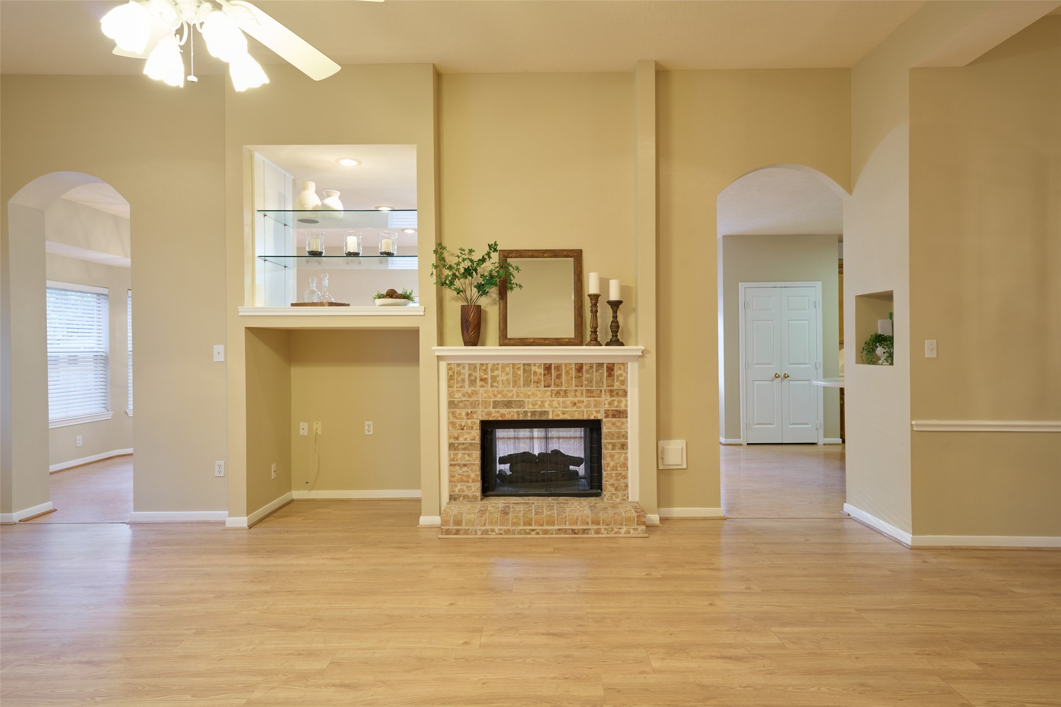 12 Timber Lane, Conroe, TX 77384