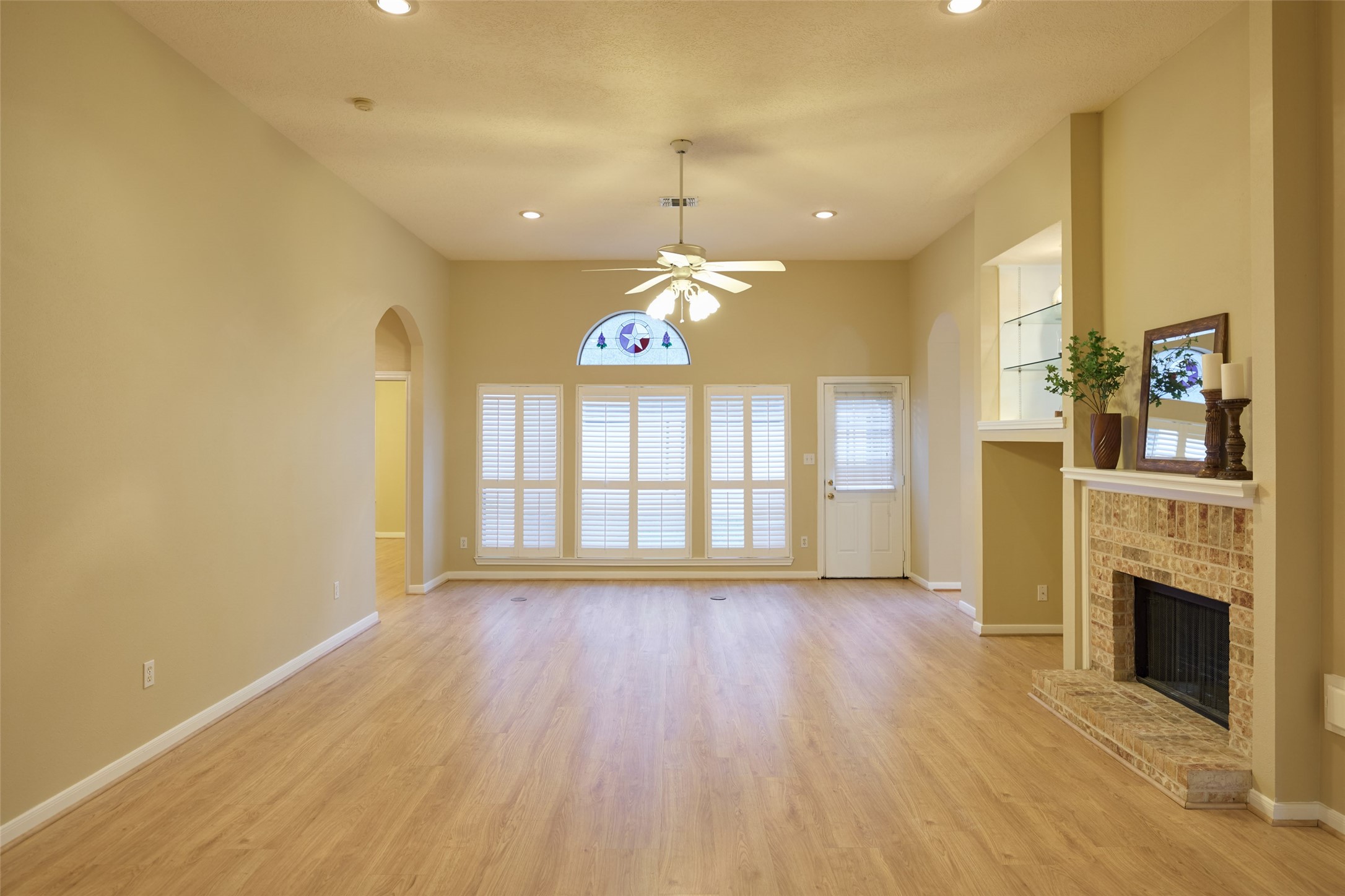 12 Timber Lane, Conroe, TX 77384