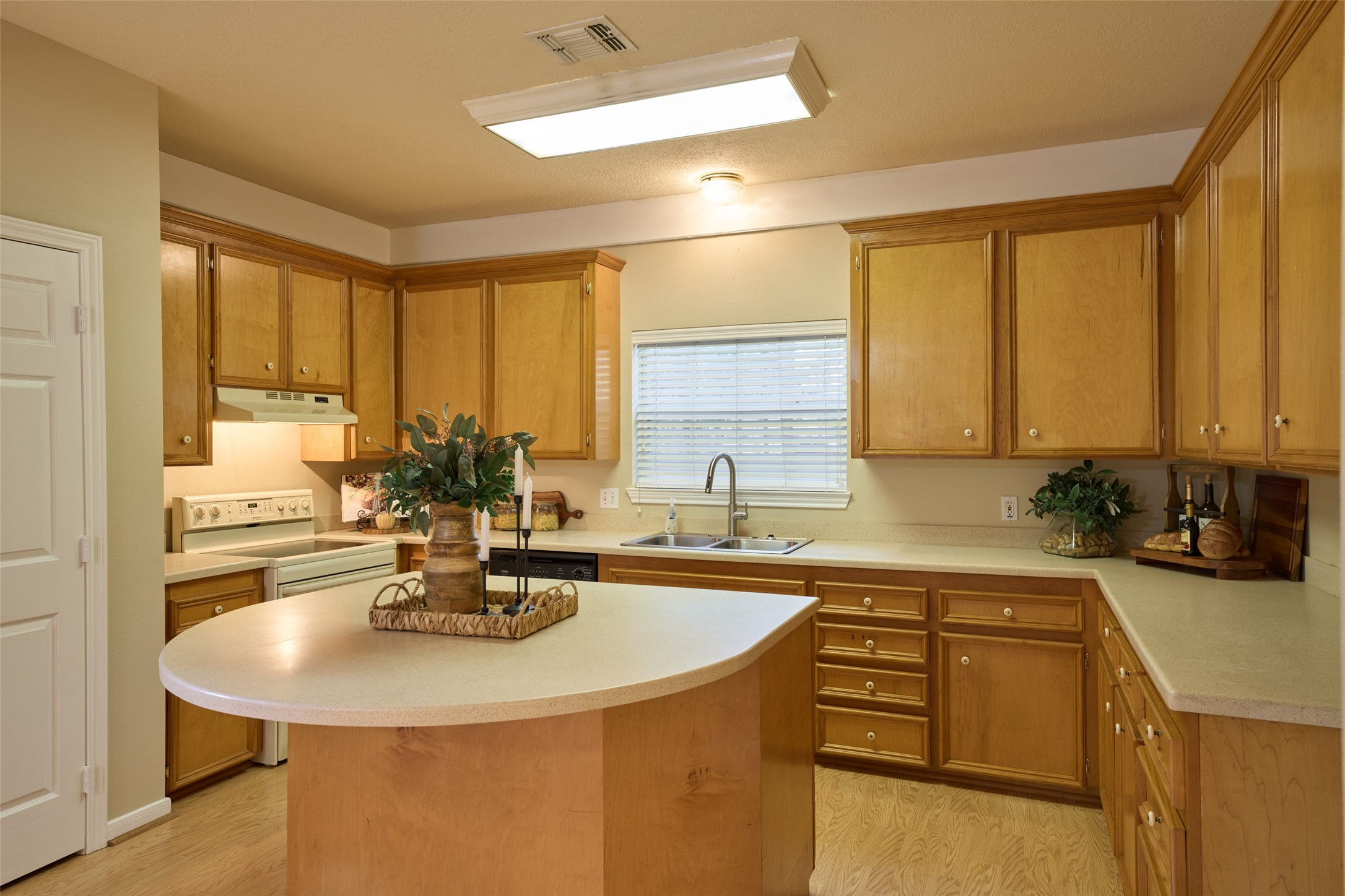 12 Timber Lane, Conroe, TX 77384