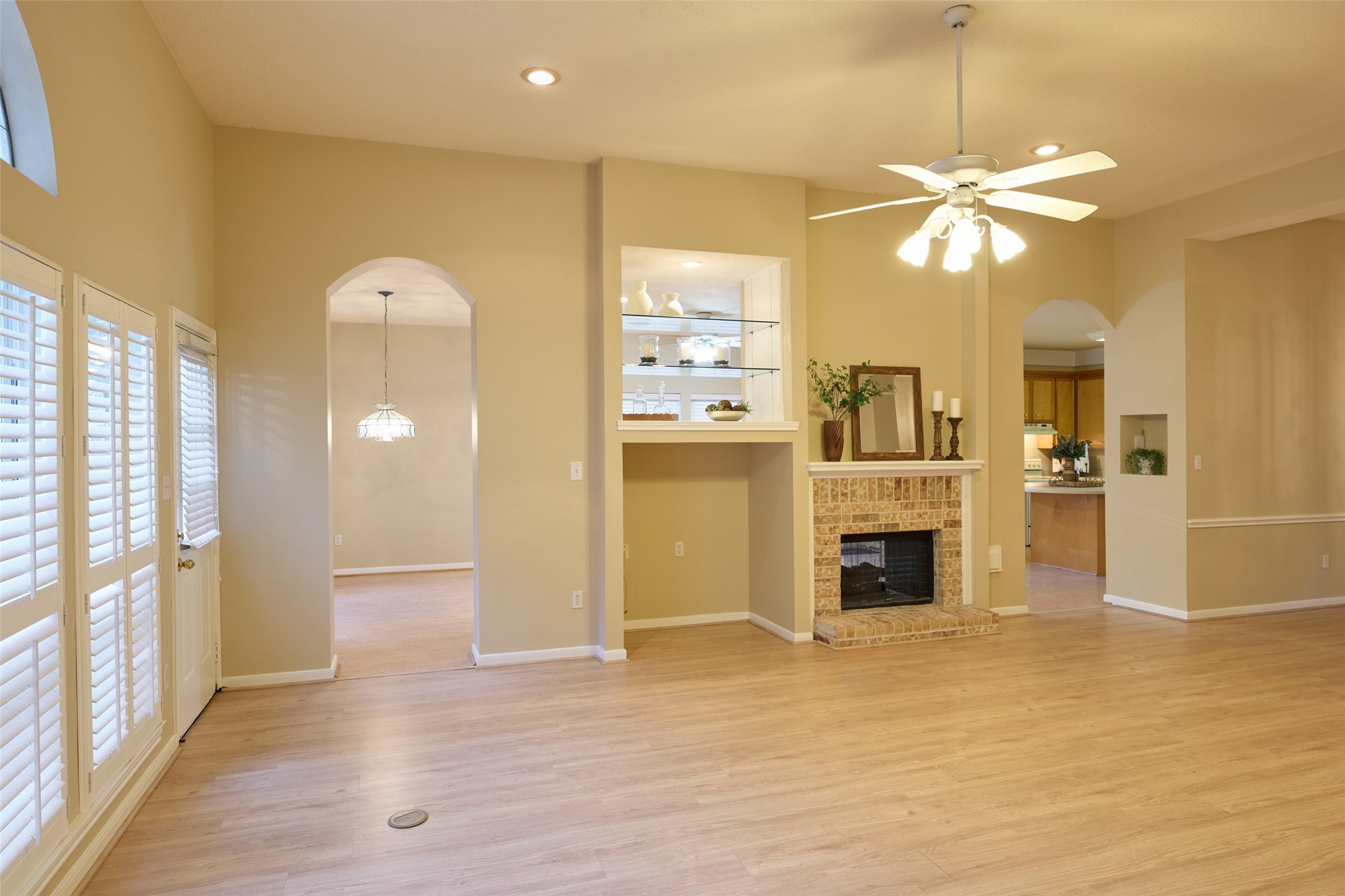 12 Timber Lane, Conroe, TX 77384