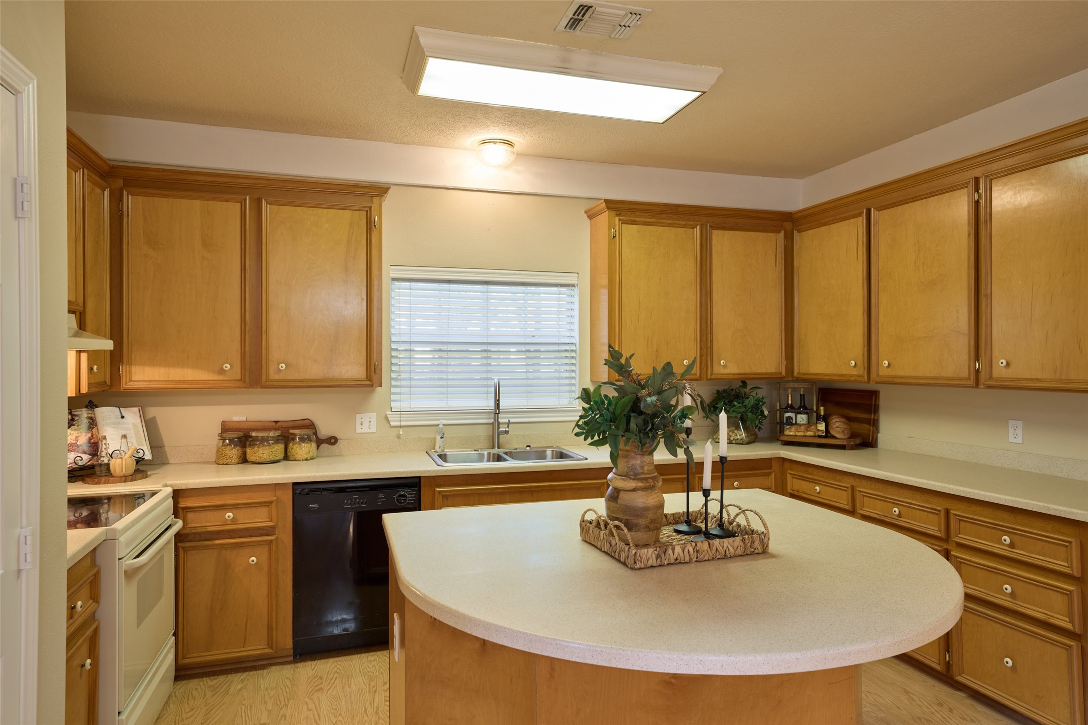 12 Timber Lane, Conroe, TX 77384