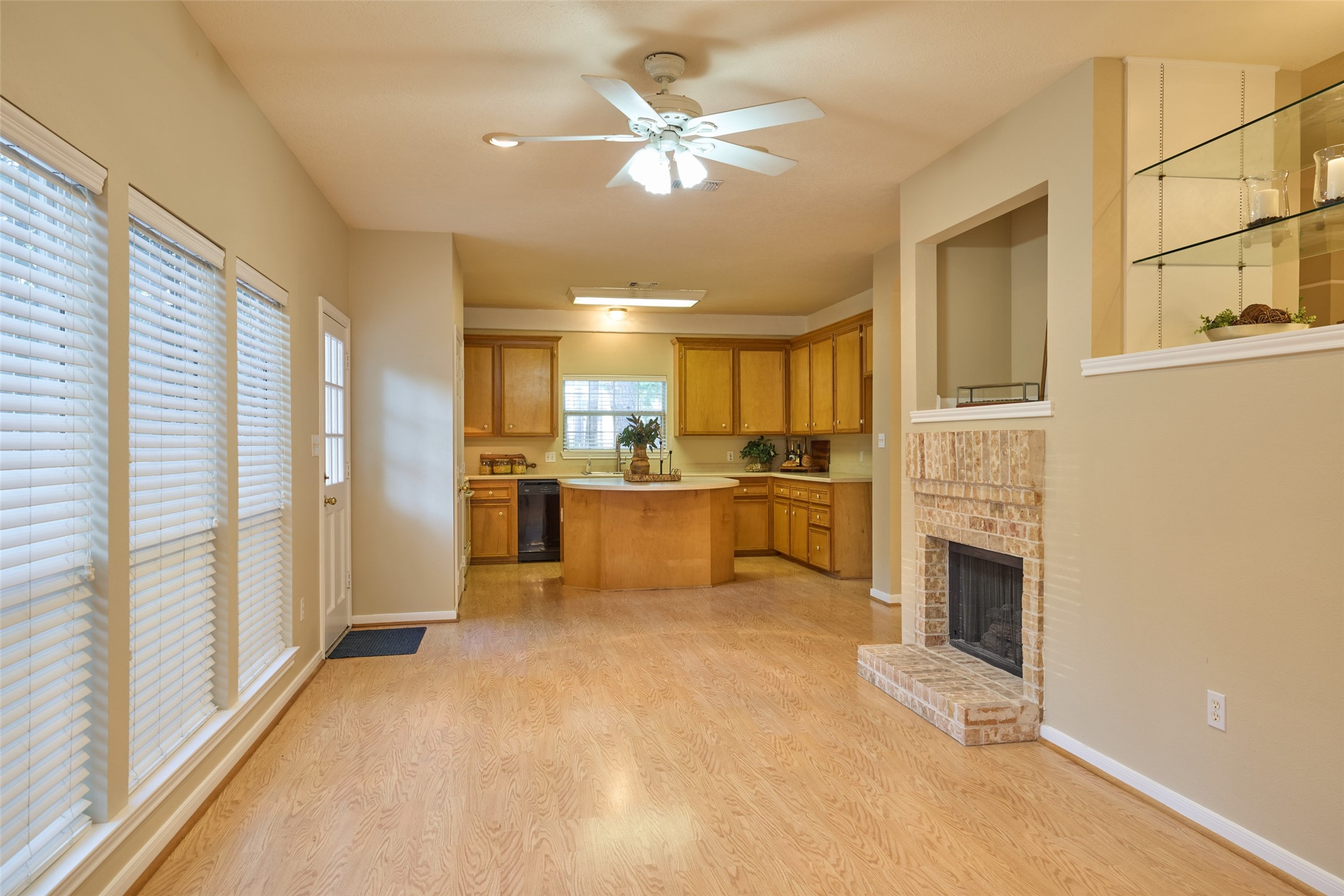 12 Timber Lane, Conroe, TX 77384
