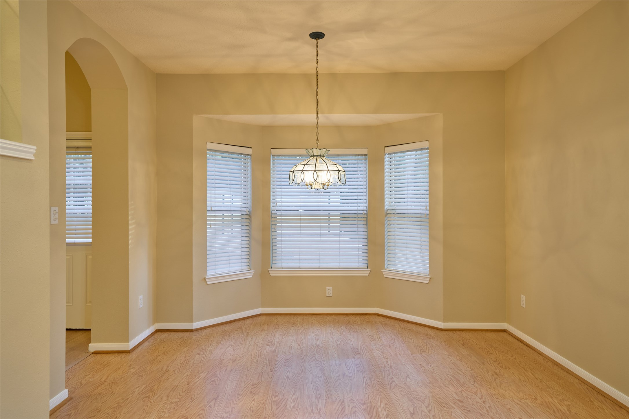 12 Timber Lane, Conroe, TX 77384