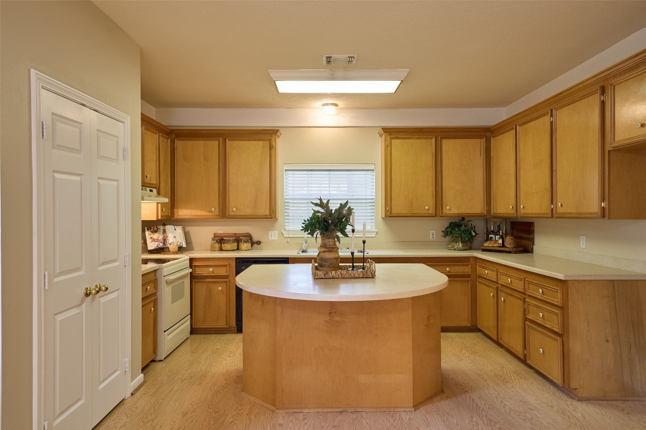 12 Timber Lane, Conroe, TX 77384