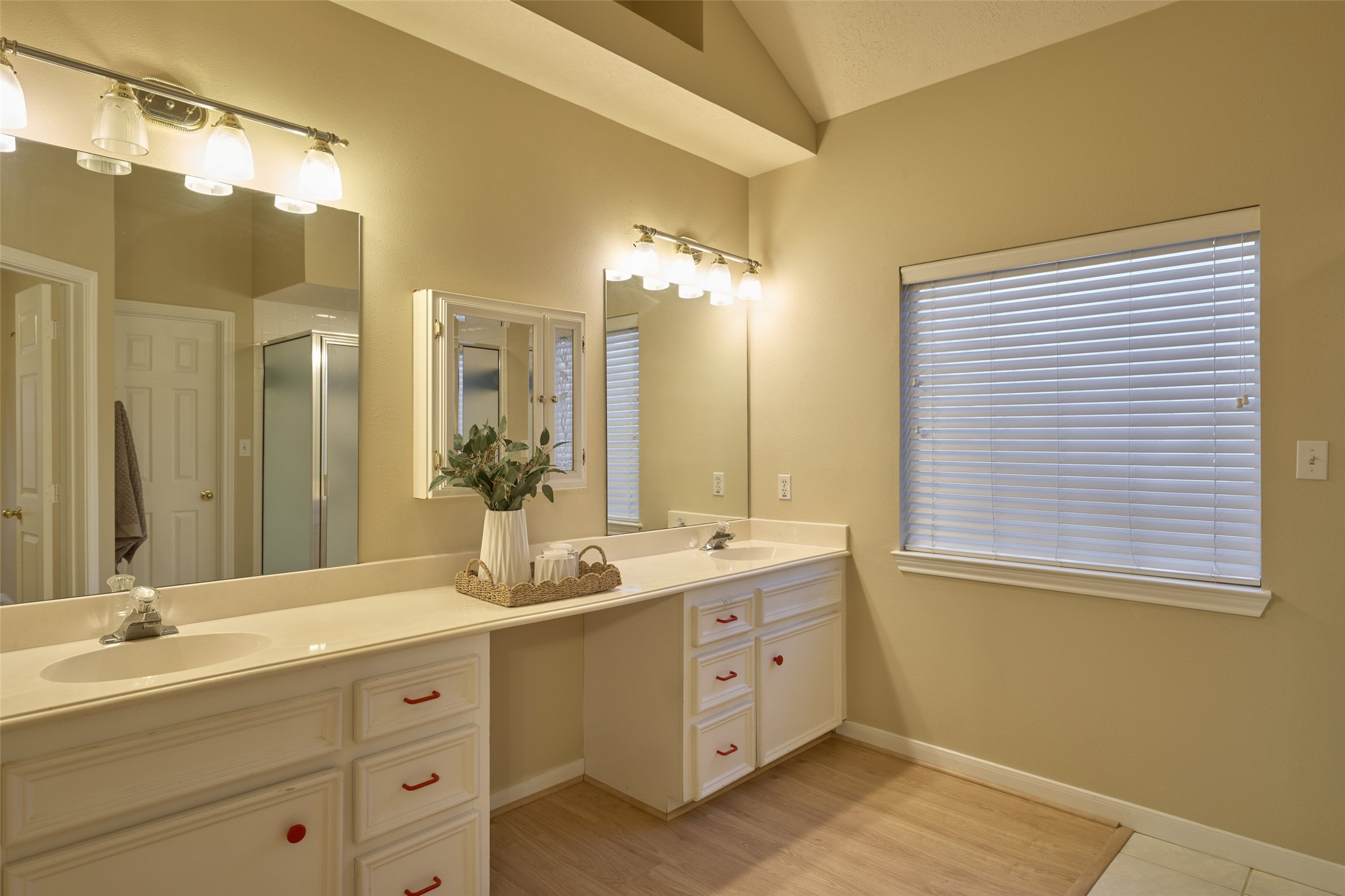 12 Timber Lane, Conroe, TX 77384