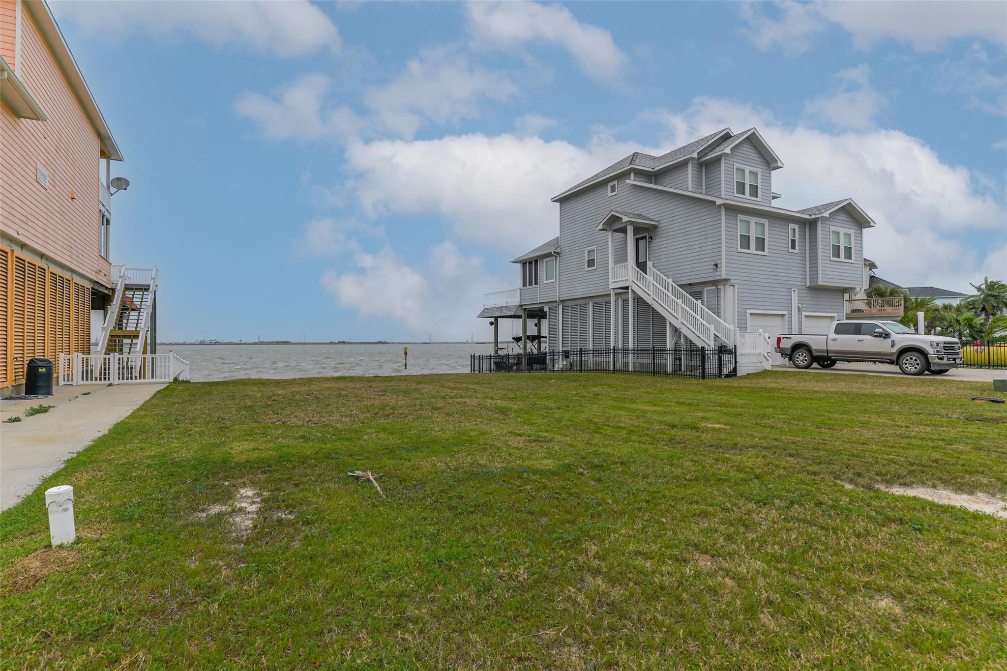 1618 Windsong Way, Tiki Island, TX 77554