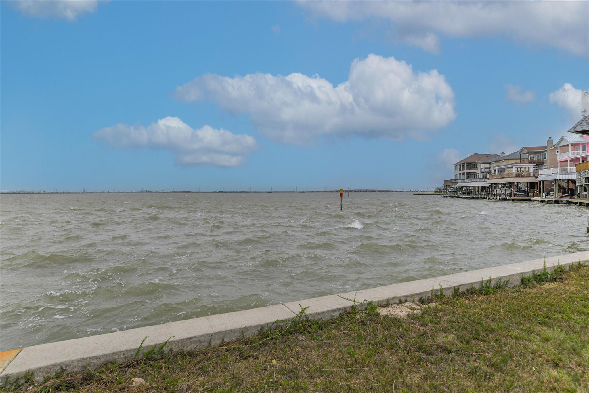 1618 Windsong Way, Tiki Island, TX 77554