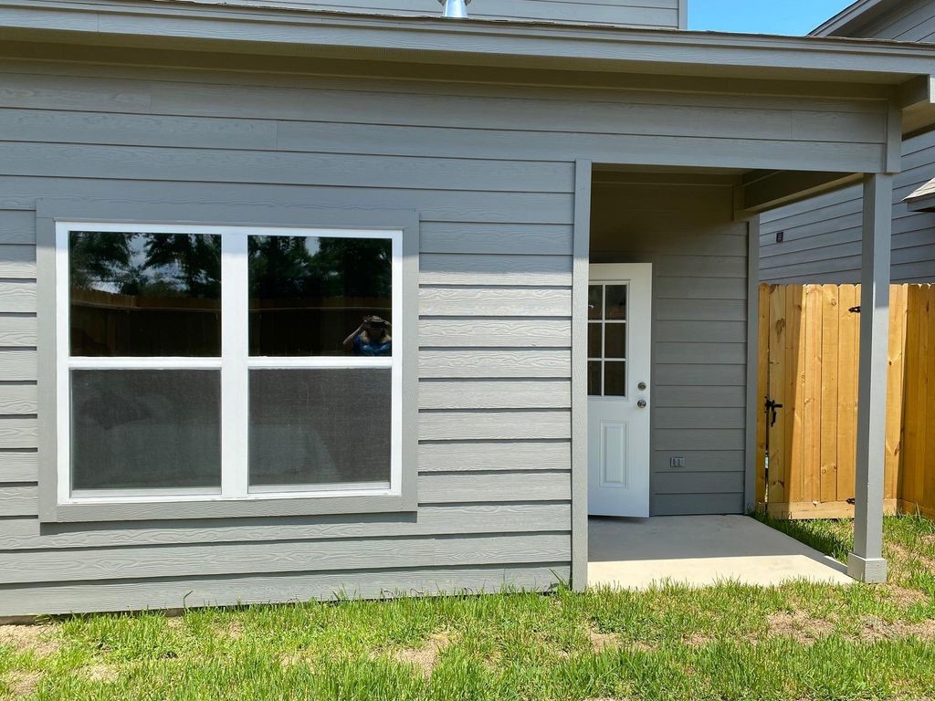 COVERED BACK PATIO!