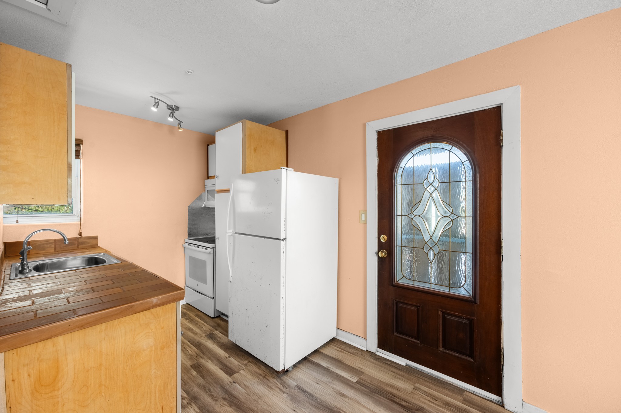 Garage Apt Kitchen