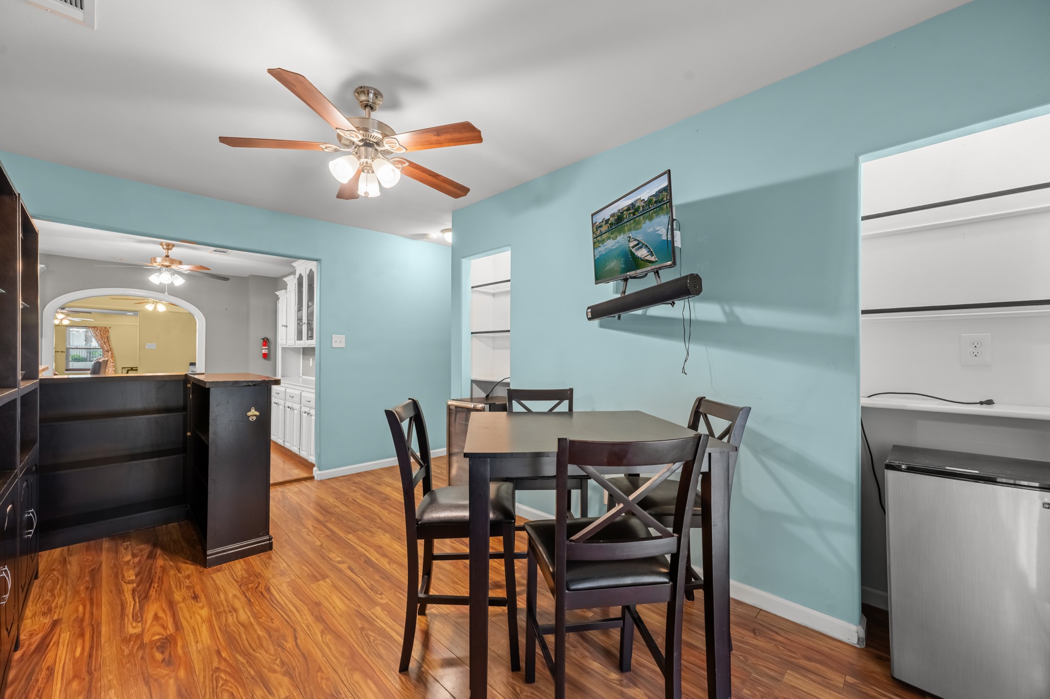 Bar/Dining Area