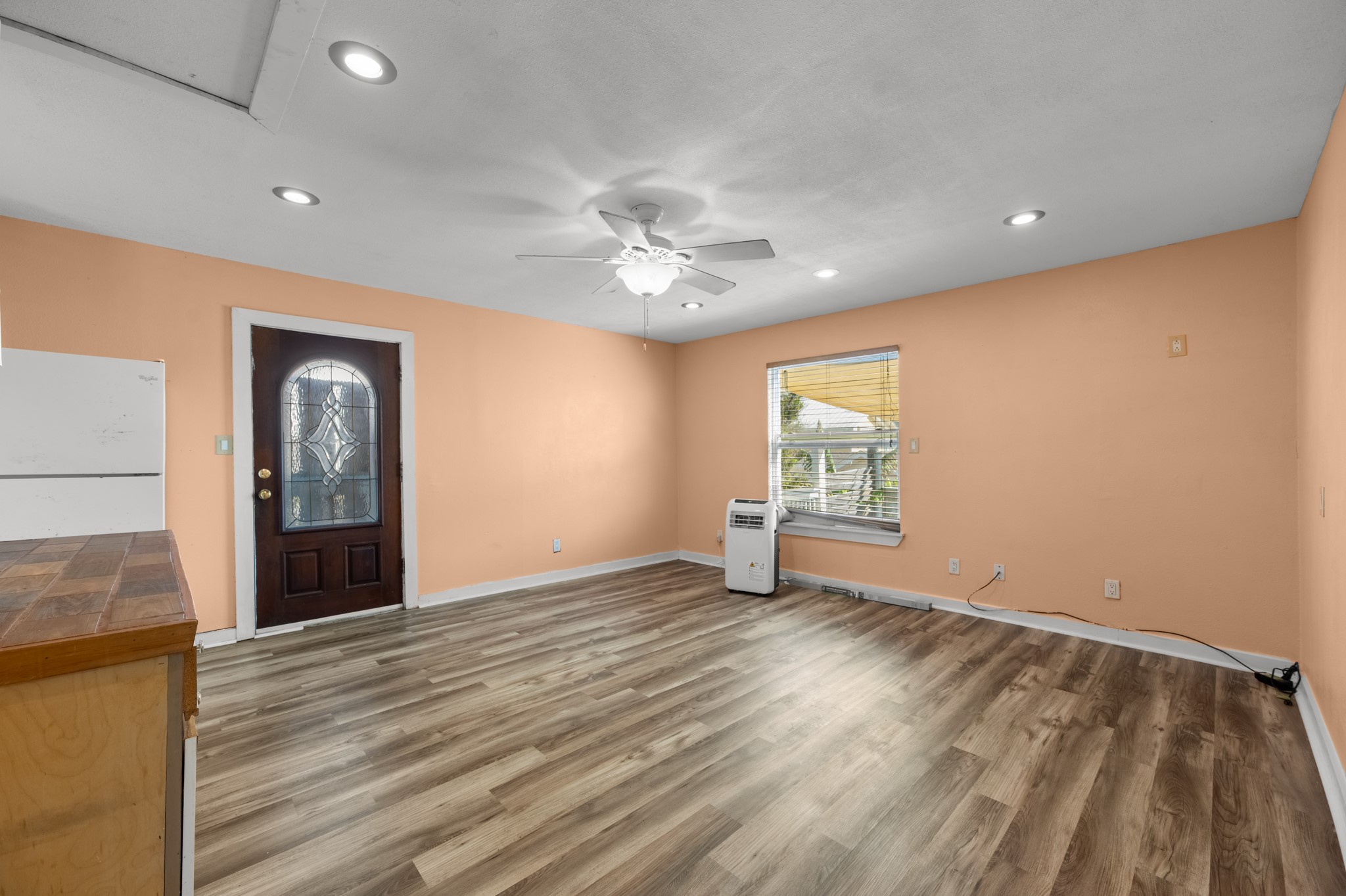 Garage Apt Living Room