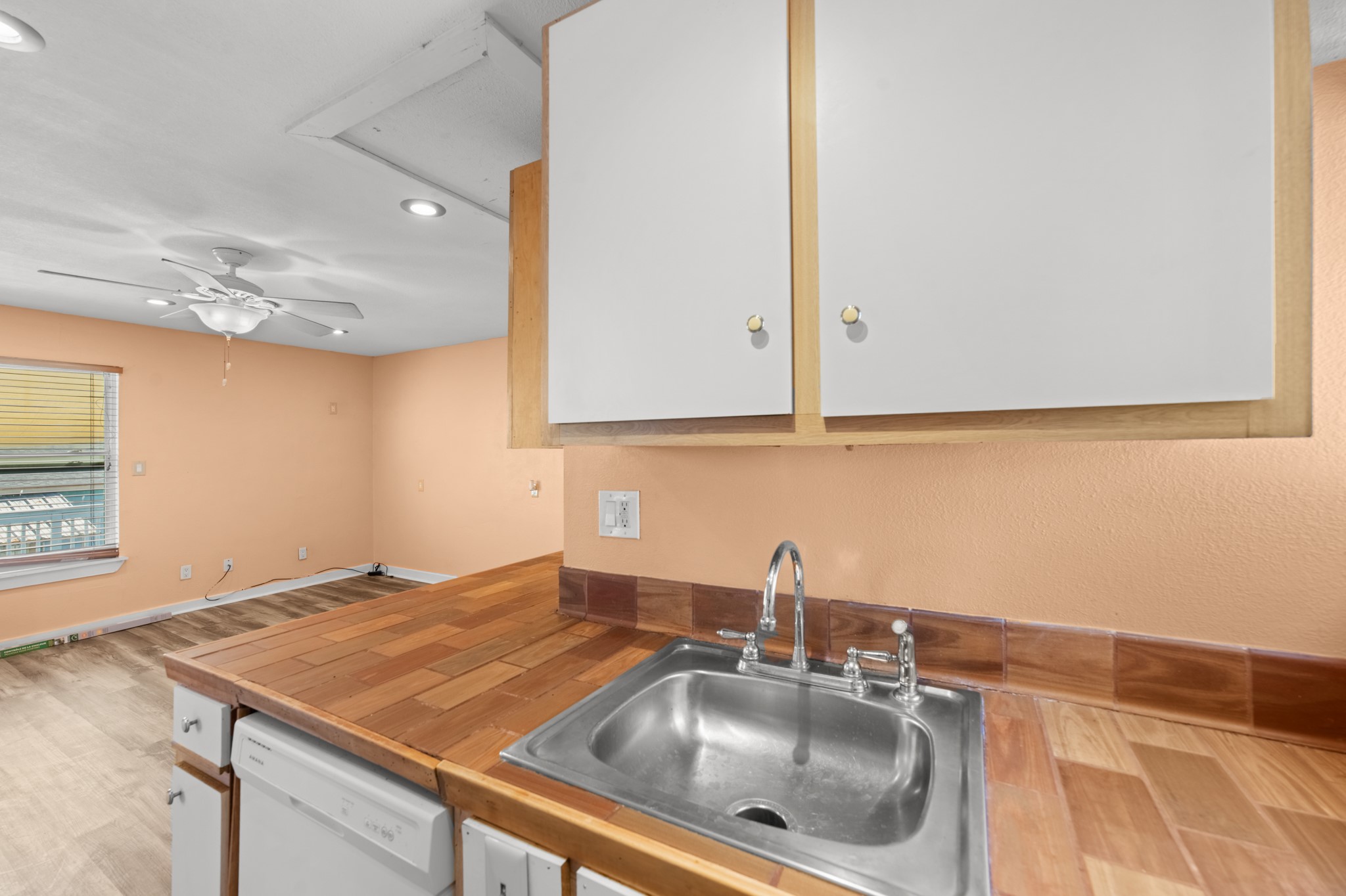 Garage Apt Kitchen