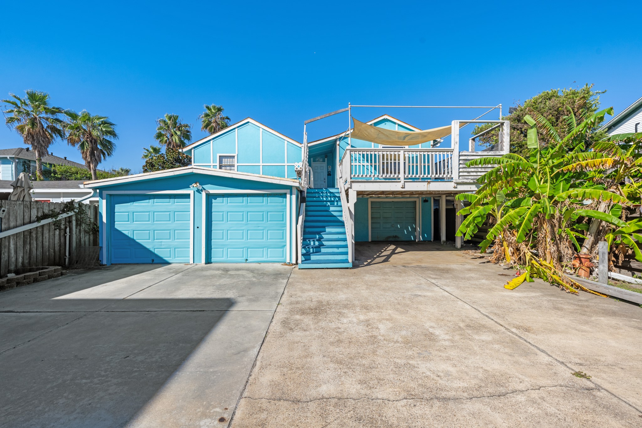 Huge Driveway/Courtyard Space Between Garage, Apt and House