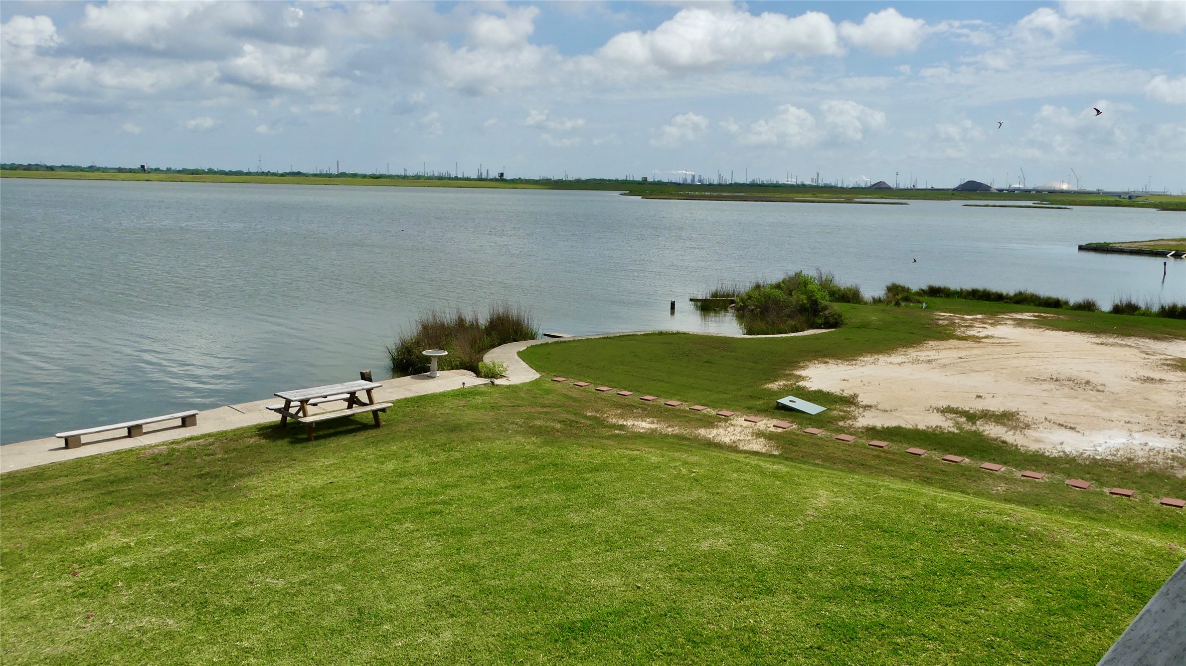 4432 Swan Street, Hitchcock, TX 77563