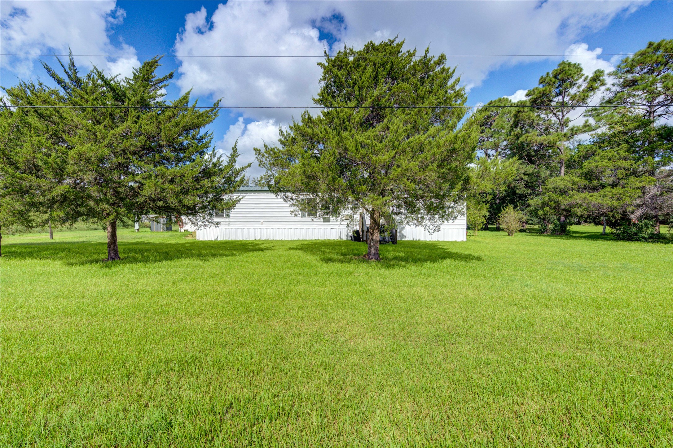 Mobile home set on a spacious lot, surrounded by lush greenery and open spaces. Ideal for those seeking tranquility and privacy. Mobile home set on a spacious lot, surrounded by lush greenery and open spaces. Ideal for those seeking tranquility and privacy.